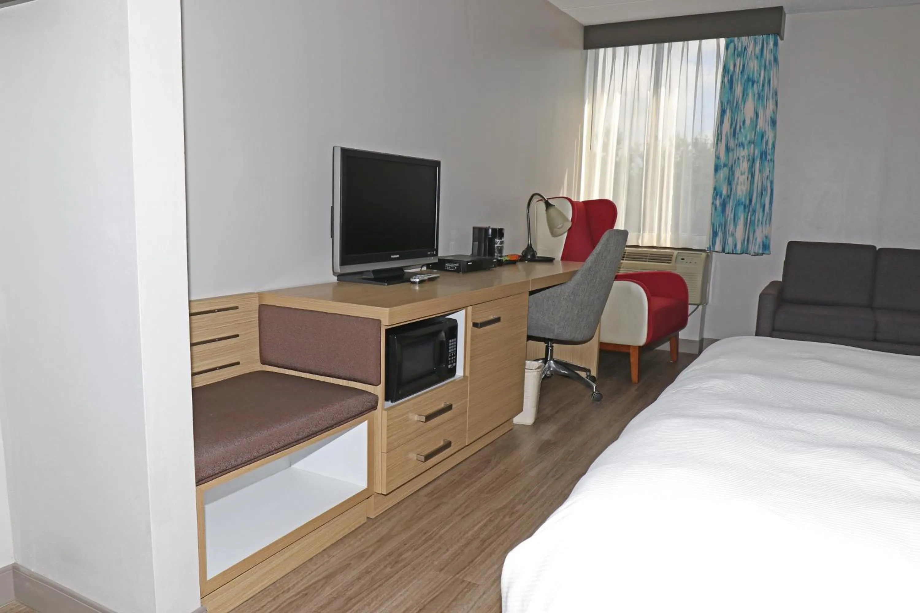 TV and multimedia, Bed in Wingate by Wyndham Fishkill