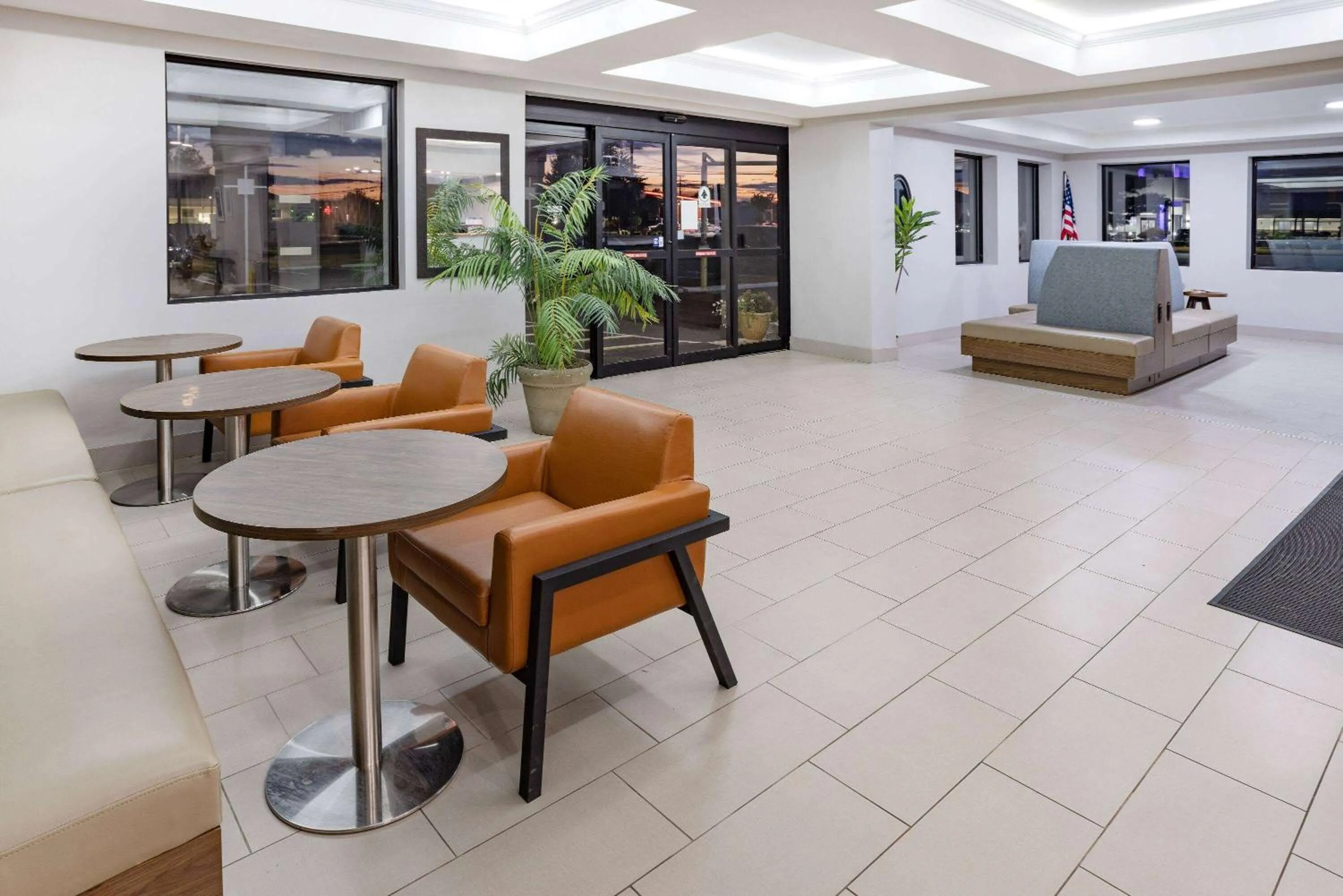 Lobby or reception in Wingate by Wyndham Fishkill