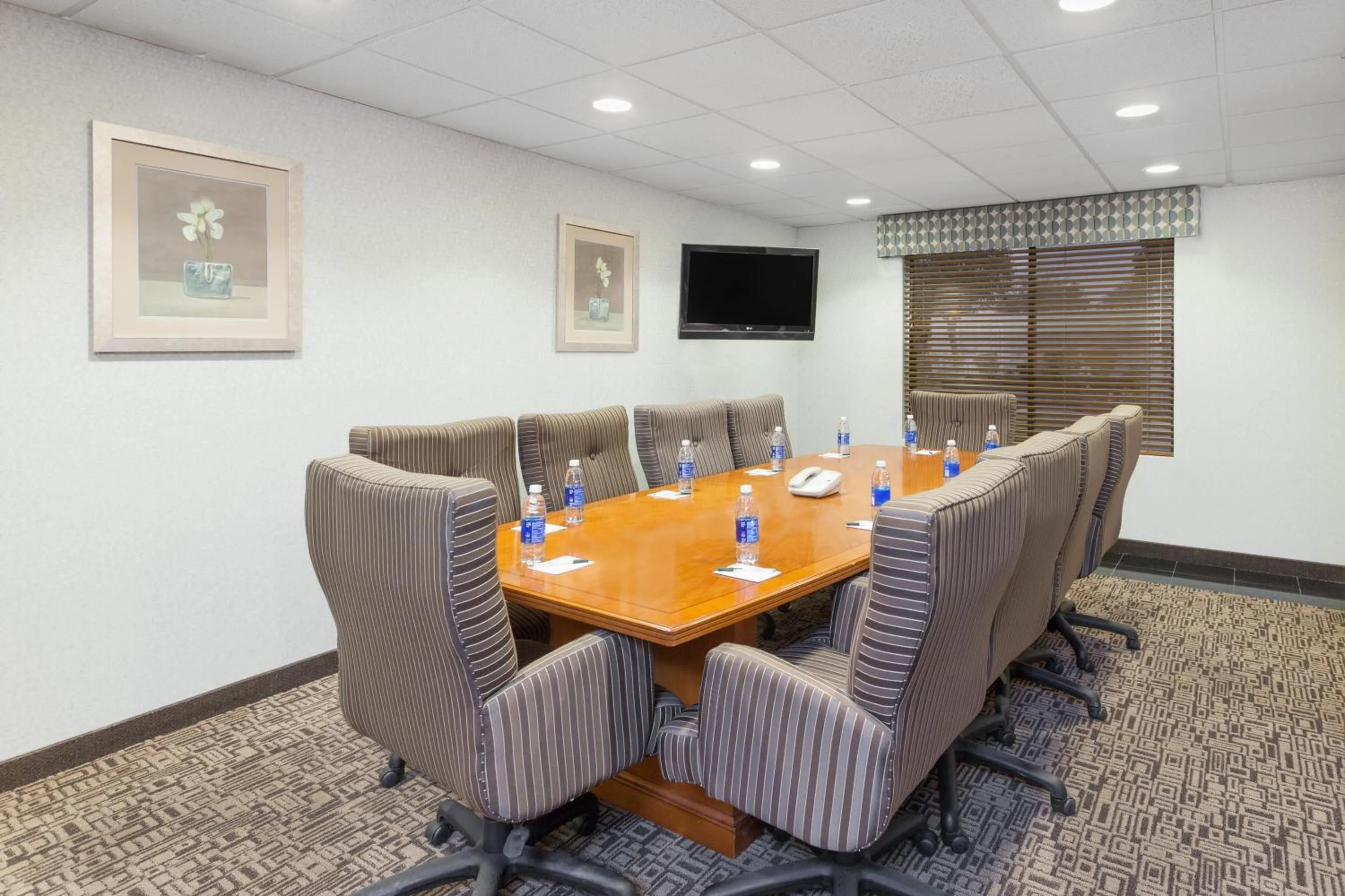 Meeting/conference room in Wingate by Wyndham Yuma