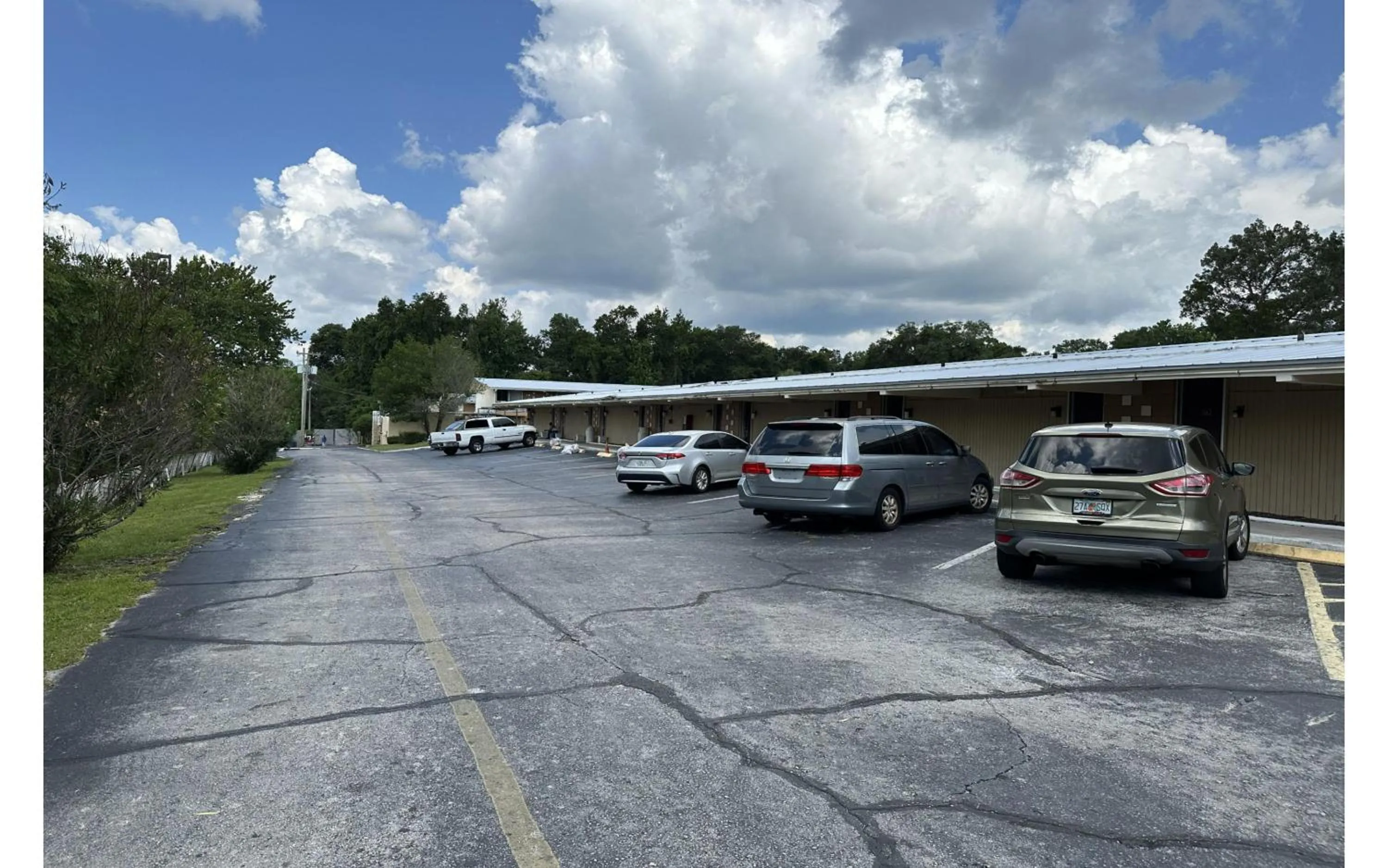 Parking in Kampus Inn by Hotel O Gainesville - University Area