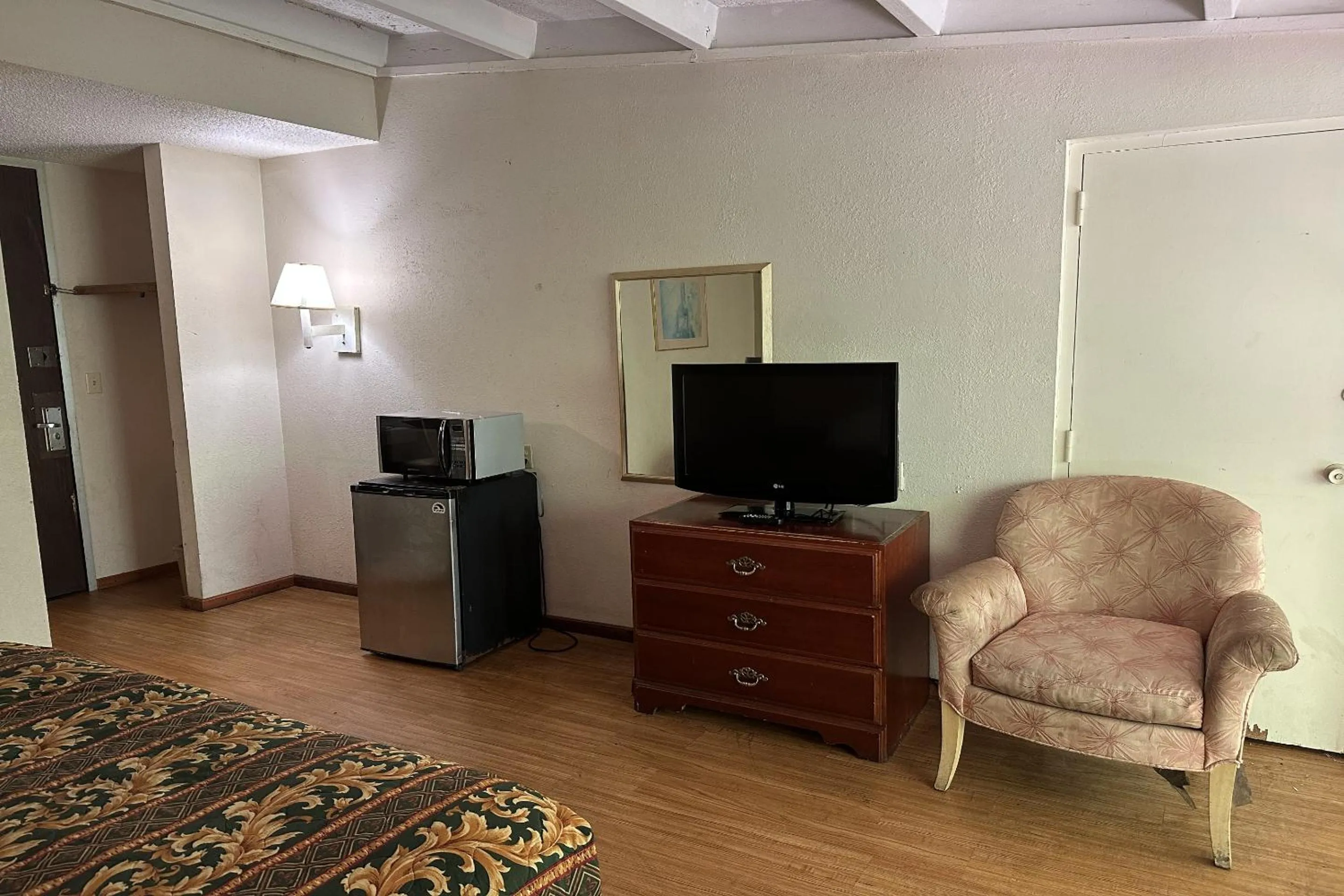 Bedroom in Kampus Inn by Hotel O Gainesville - University Area