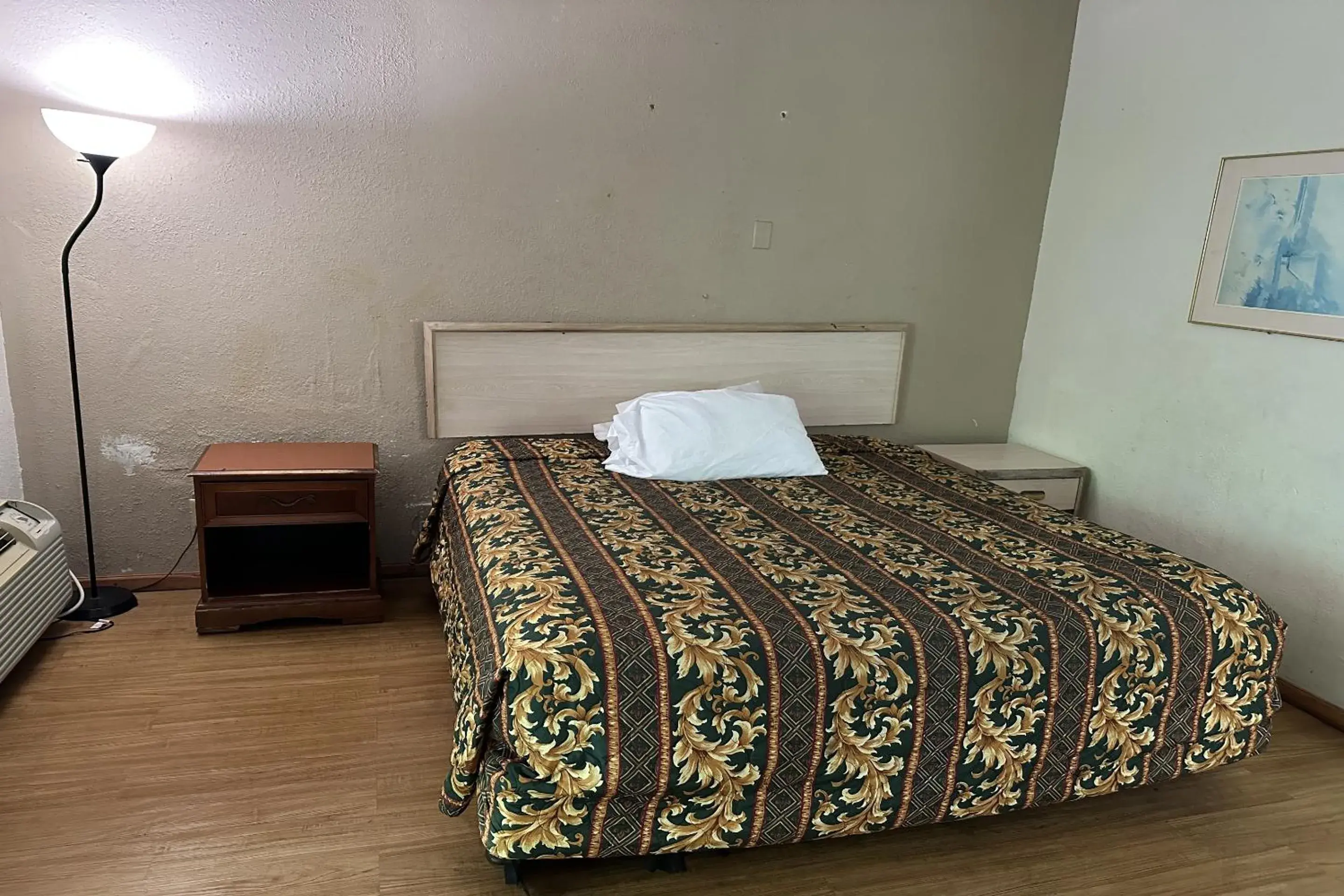 Queen Bed Non-Smoking in Kampus Inn by Hotel O Gainesville - University Area Queen Bed Non-Smoking in Kampus Inn by Hotel O Gainesville - University Area