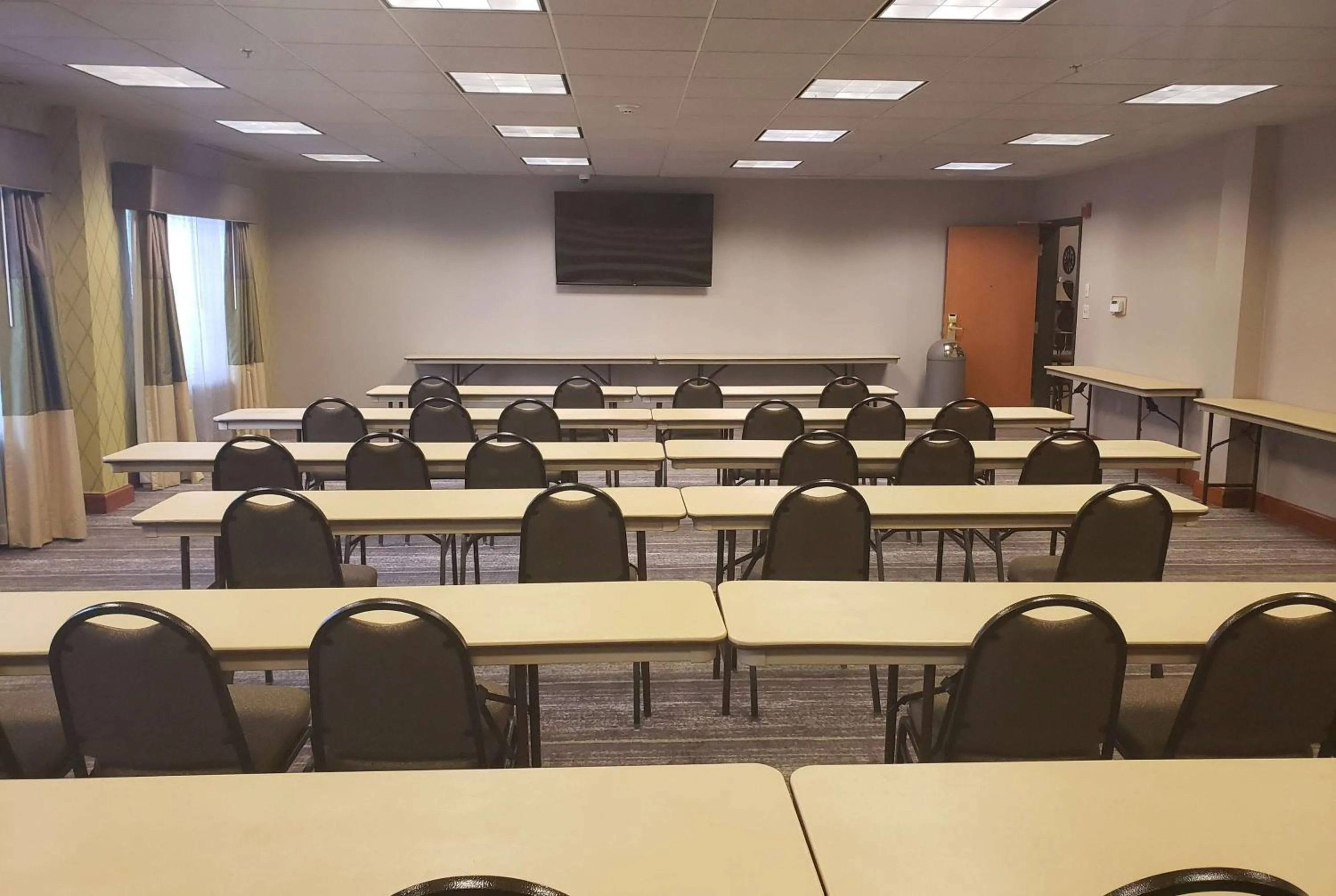 Meeting/conference room in Wingate by Wyndham Coon Rapids