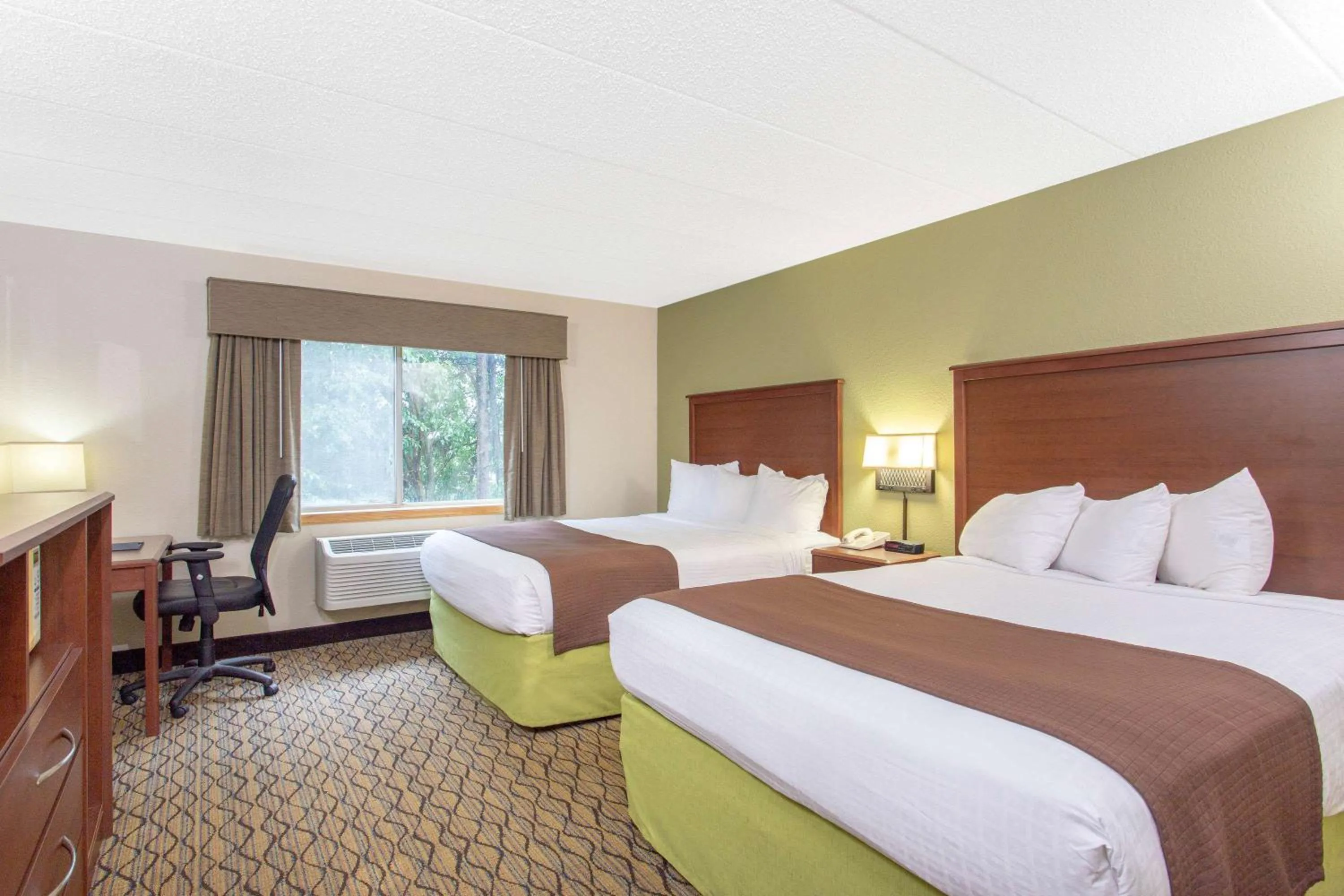 Photo of the whole room, Bed in AmericInn by Wyndham Sheboygan