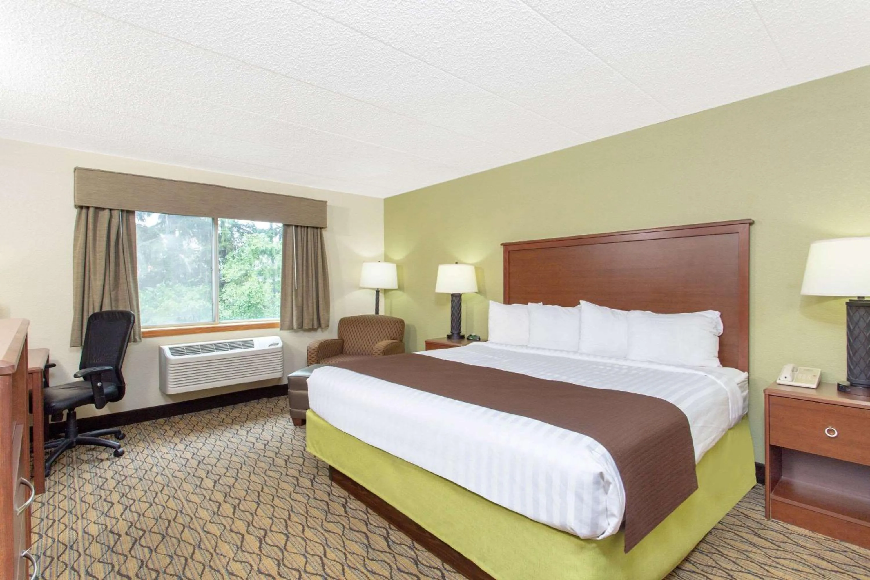 Photo of the whole room, Bed in AmericInn by Wyndham Sheboygan