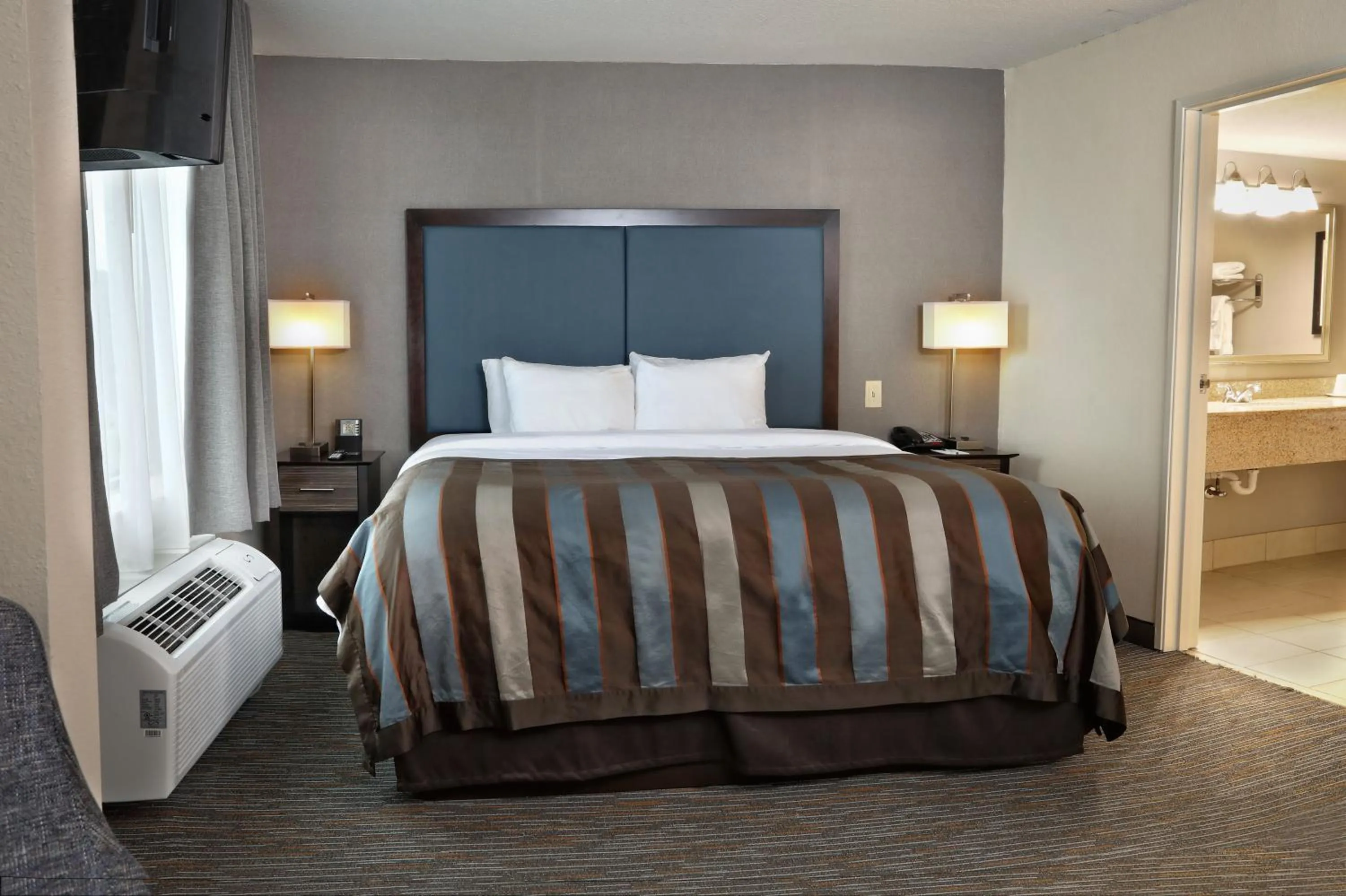 Bed in Wingate by Wyndham Savannah Pooler