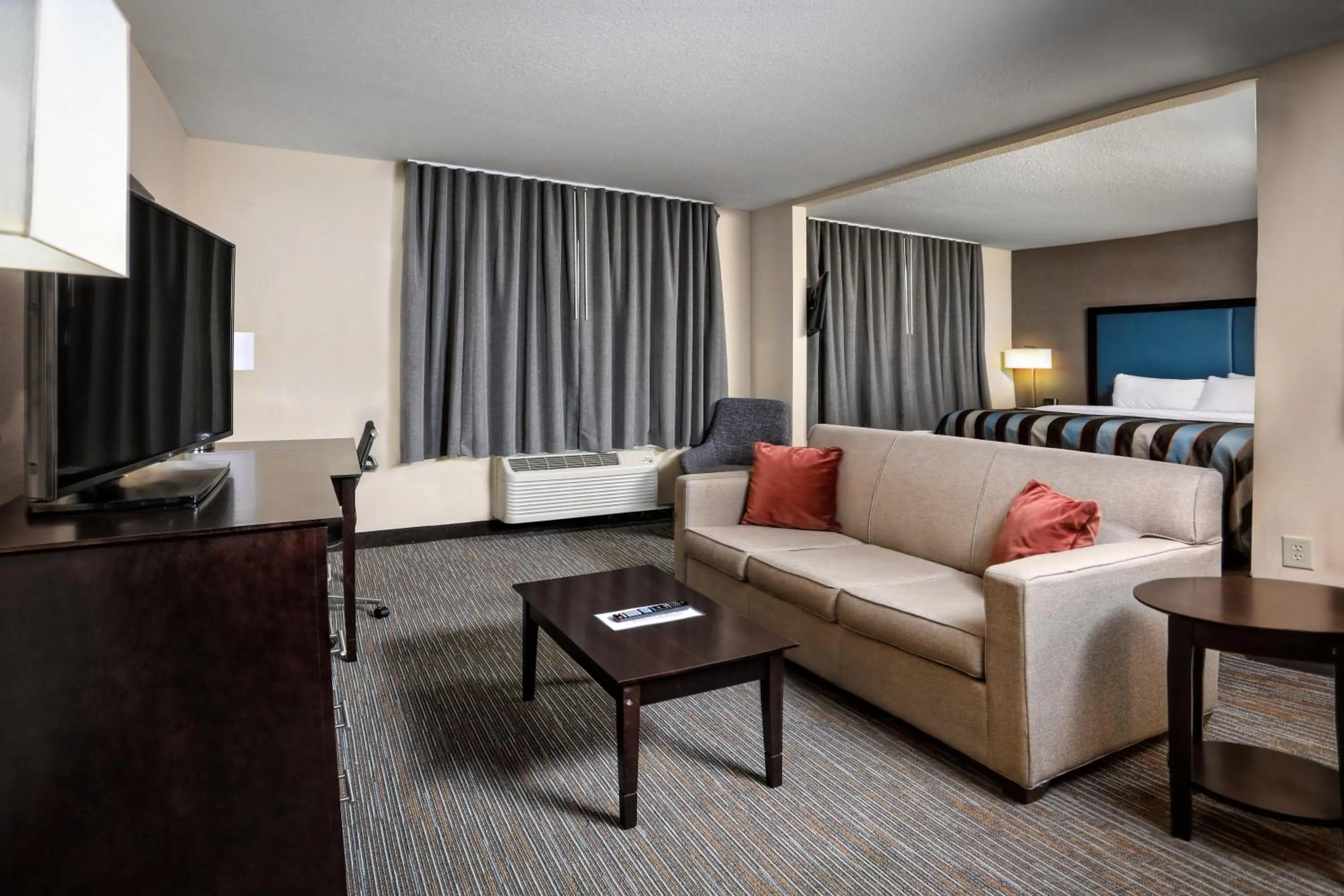 Living room in Wingate by Wyndham Savannah Pooler