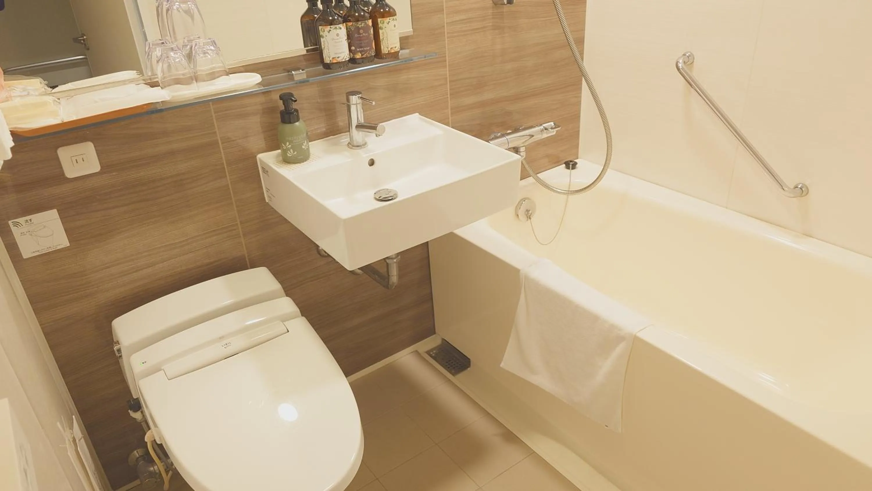 Shower in Breezbay Hotel Resort and Spa