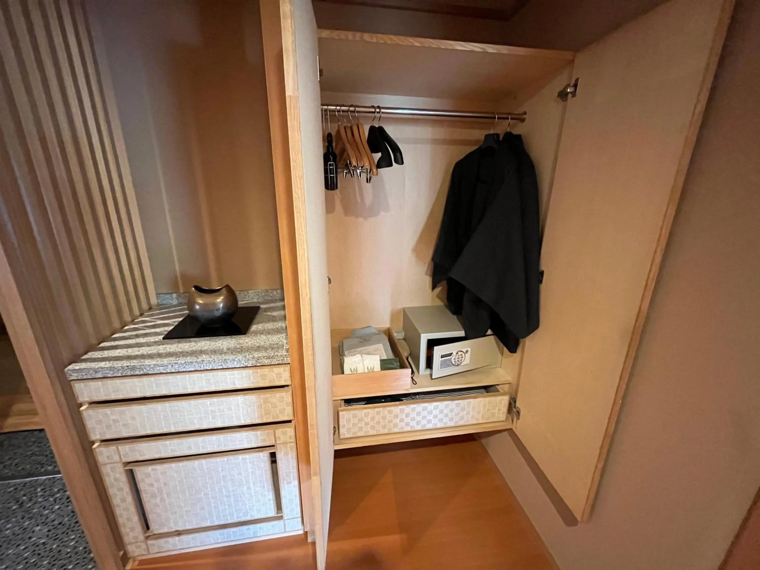 wardrobe in Jozankei Daiichi Hotel Suizantei