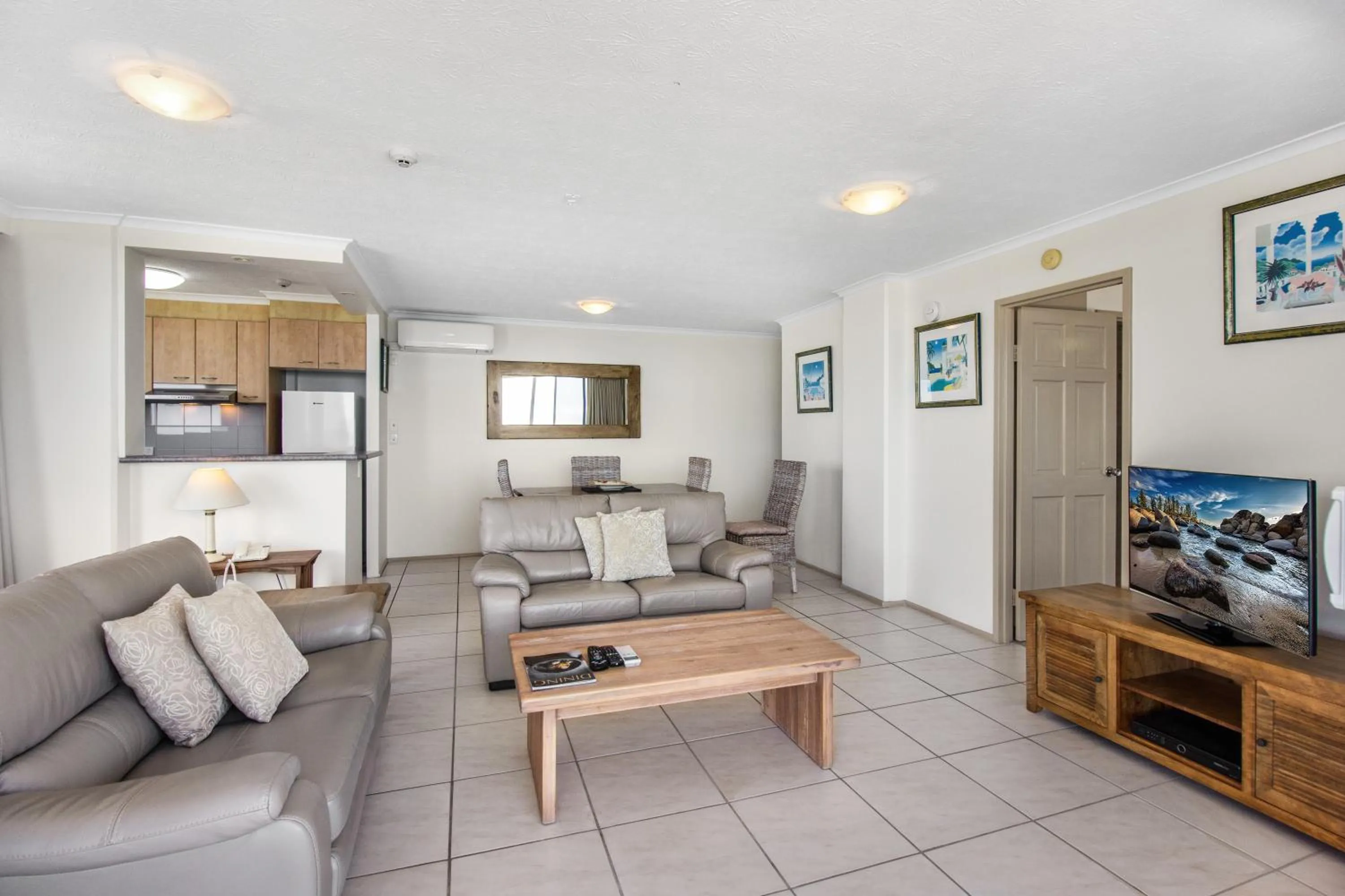 TV and multimedia in Boulevard Towers on Broadbeach