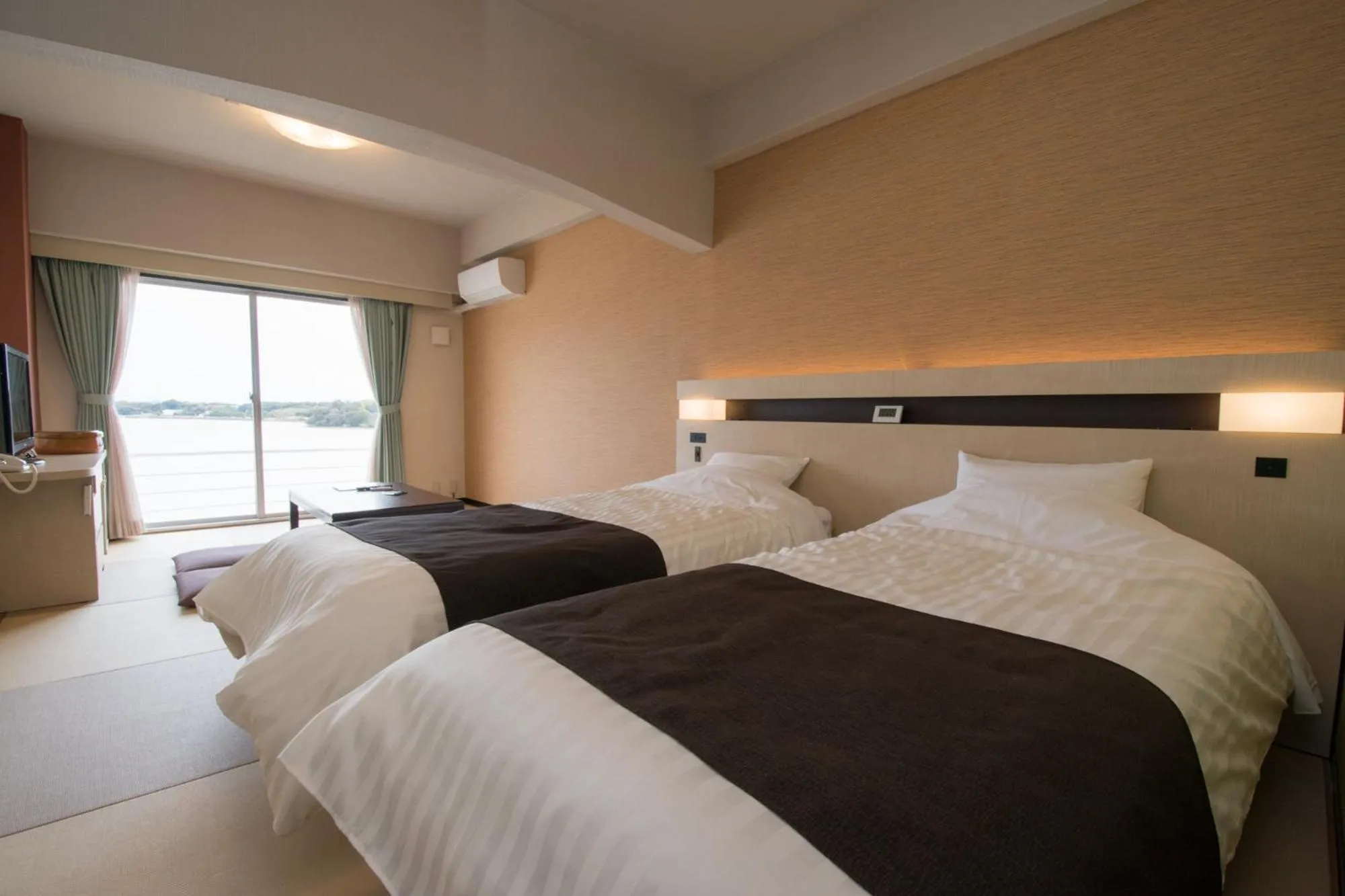 Standard Quadruple Room in Hotel Listel Hamanako