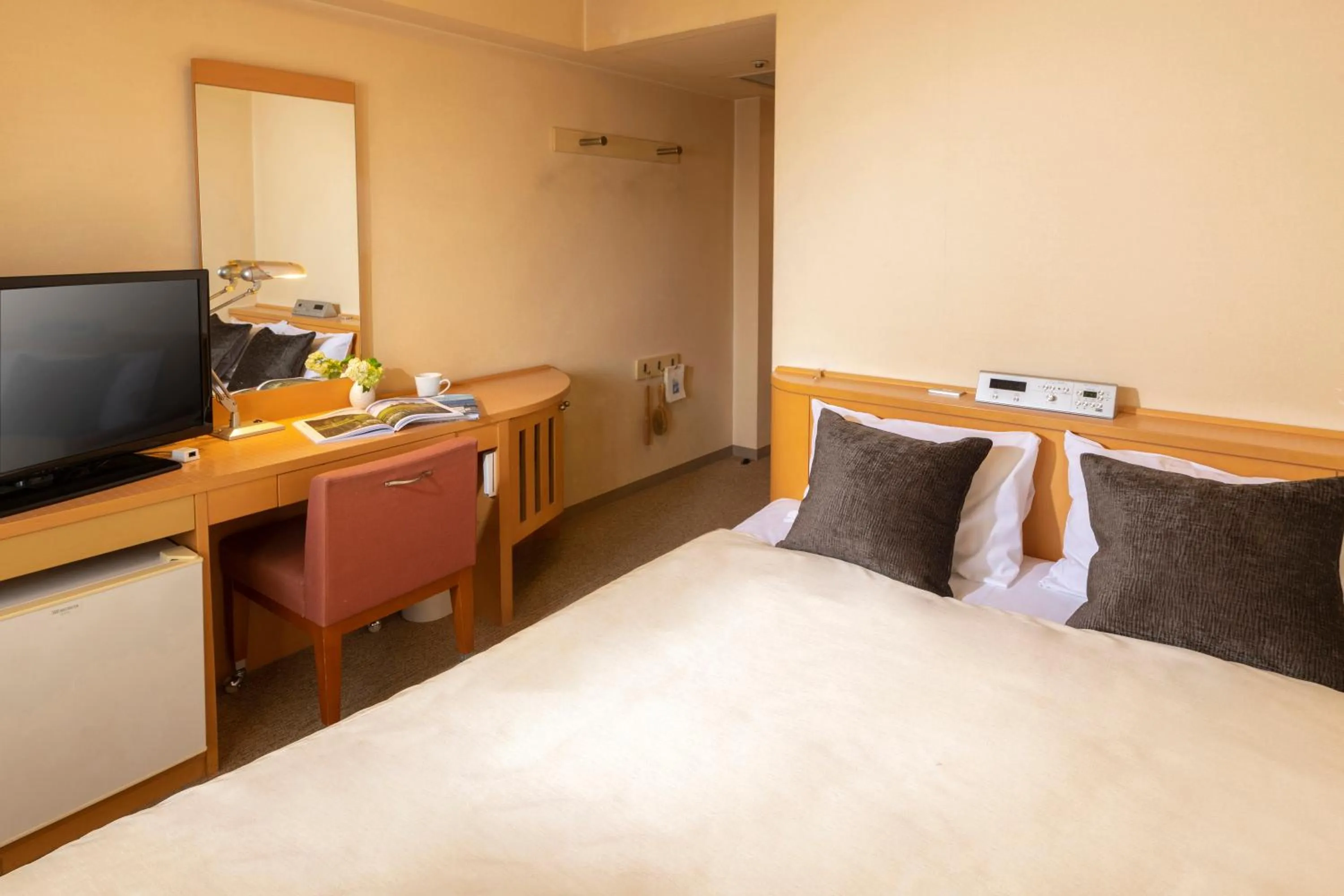 Photo of the whole room, Bed in Chisun Hotel Hamamatsucho