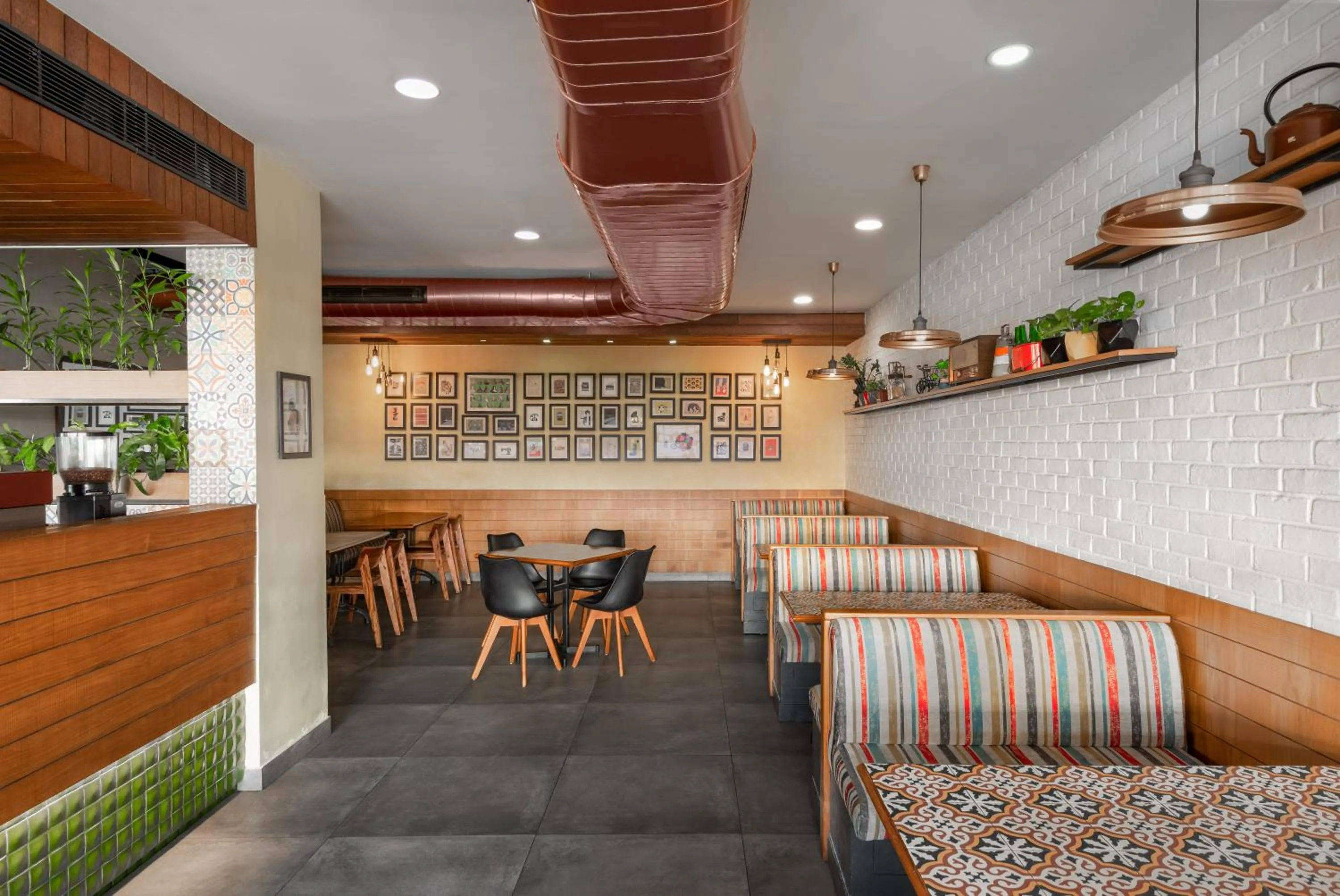 Restaurant/places to eat in The Avenue Regent