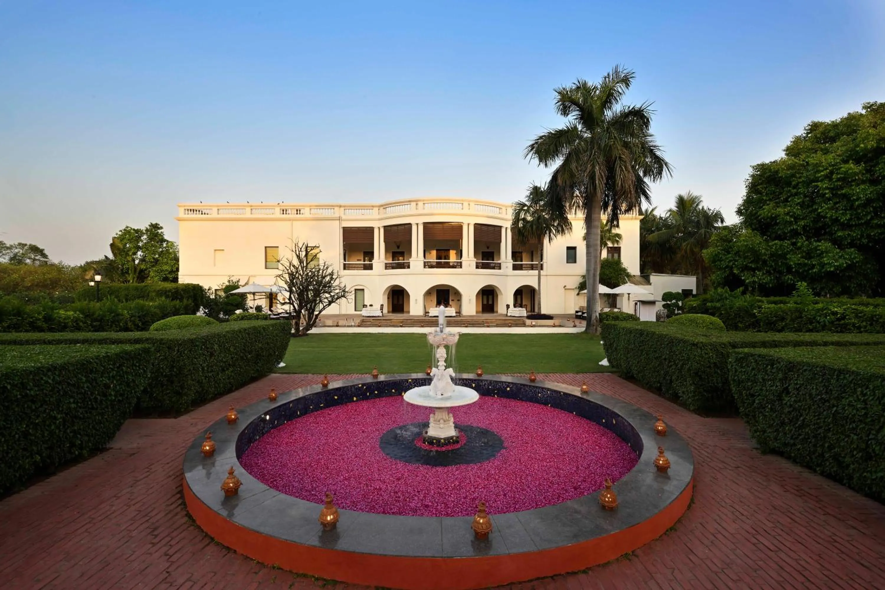 Facade/entrance in Taj Nadesar Palace