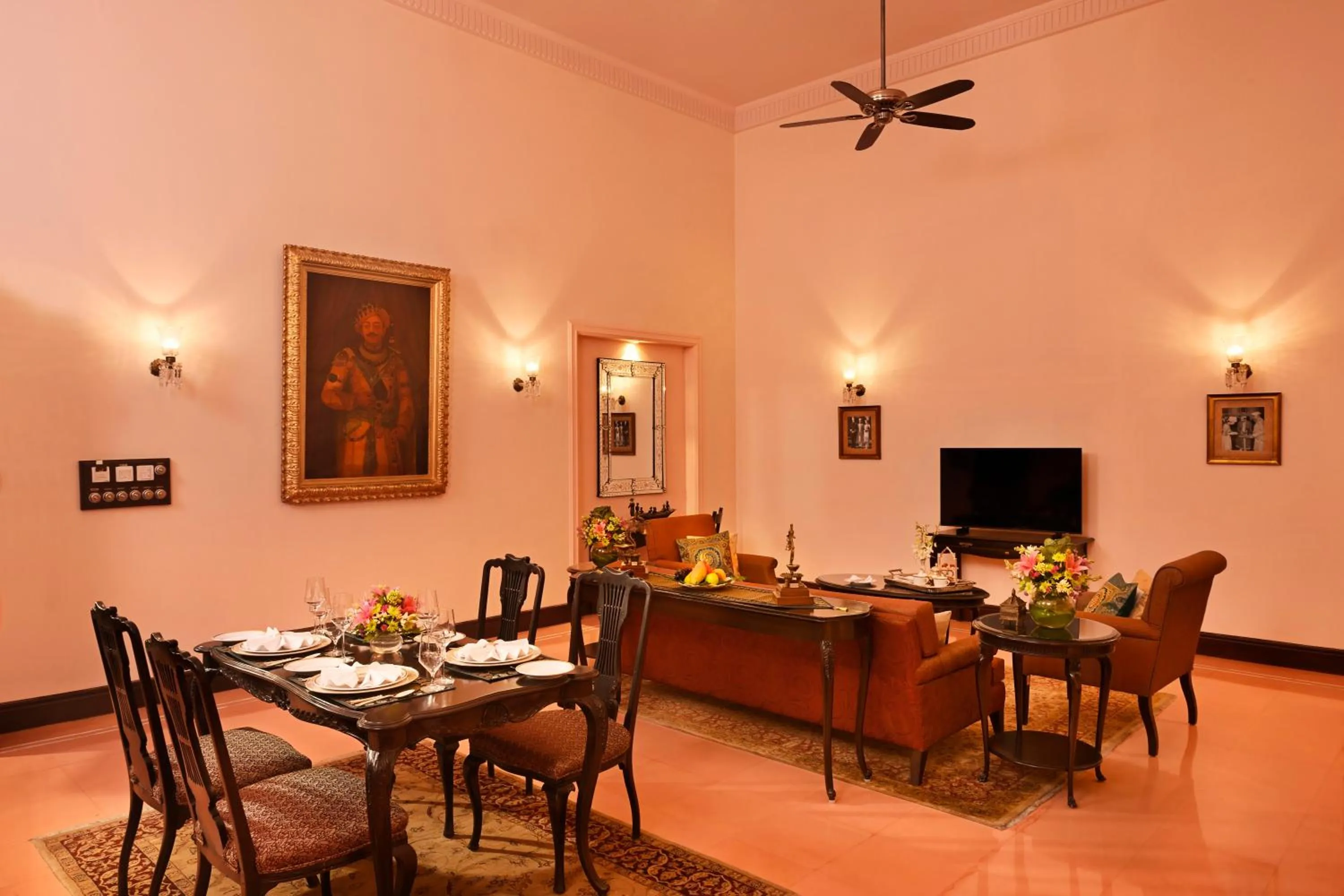 Living room in Taj Nadesar Palace