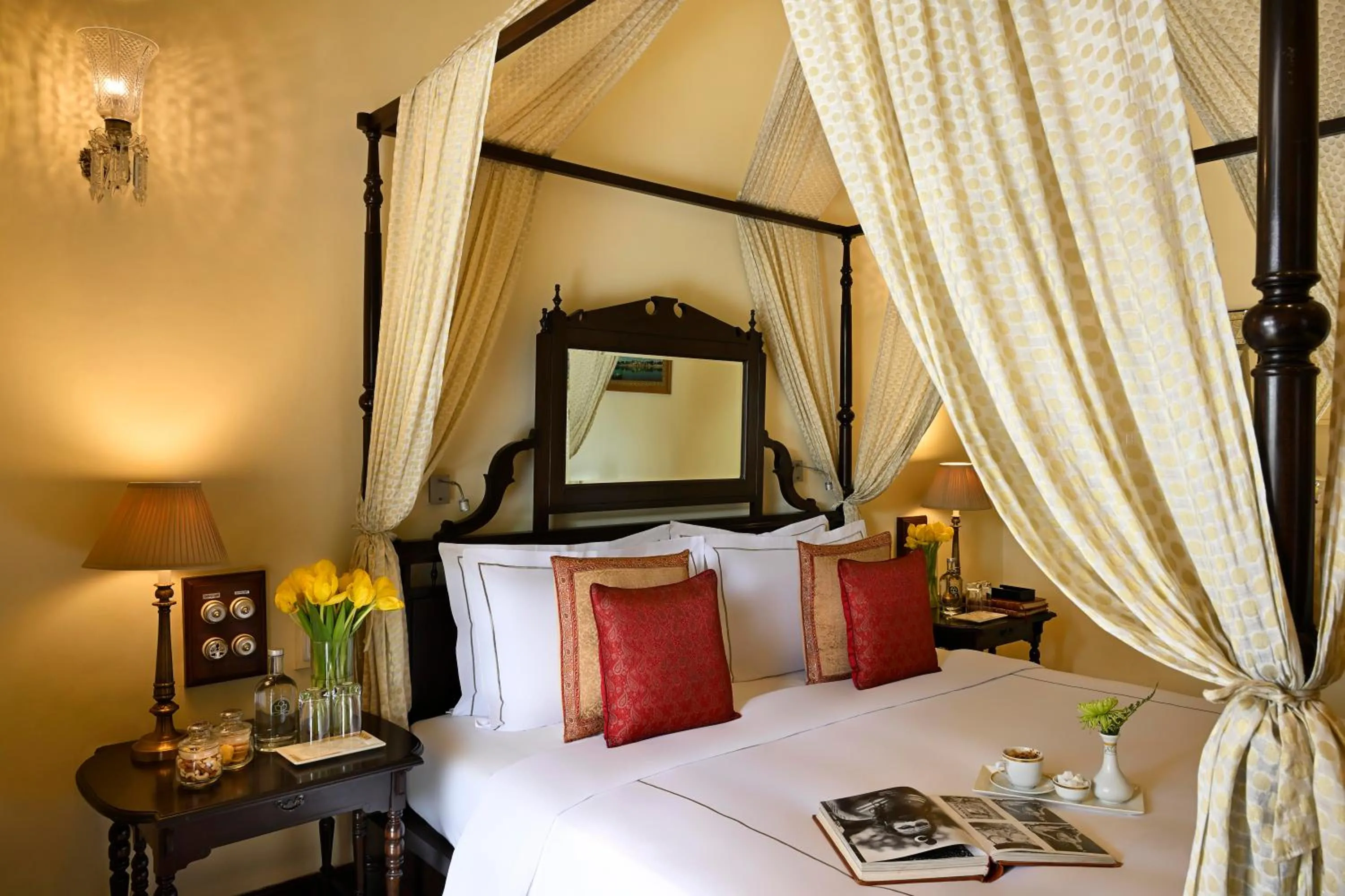 Bedroom, Bed in Taj Nadesar Palace