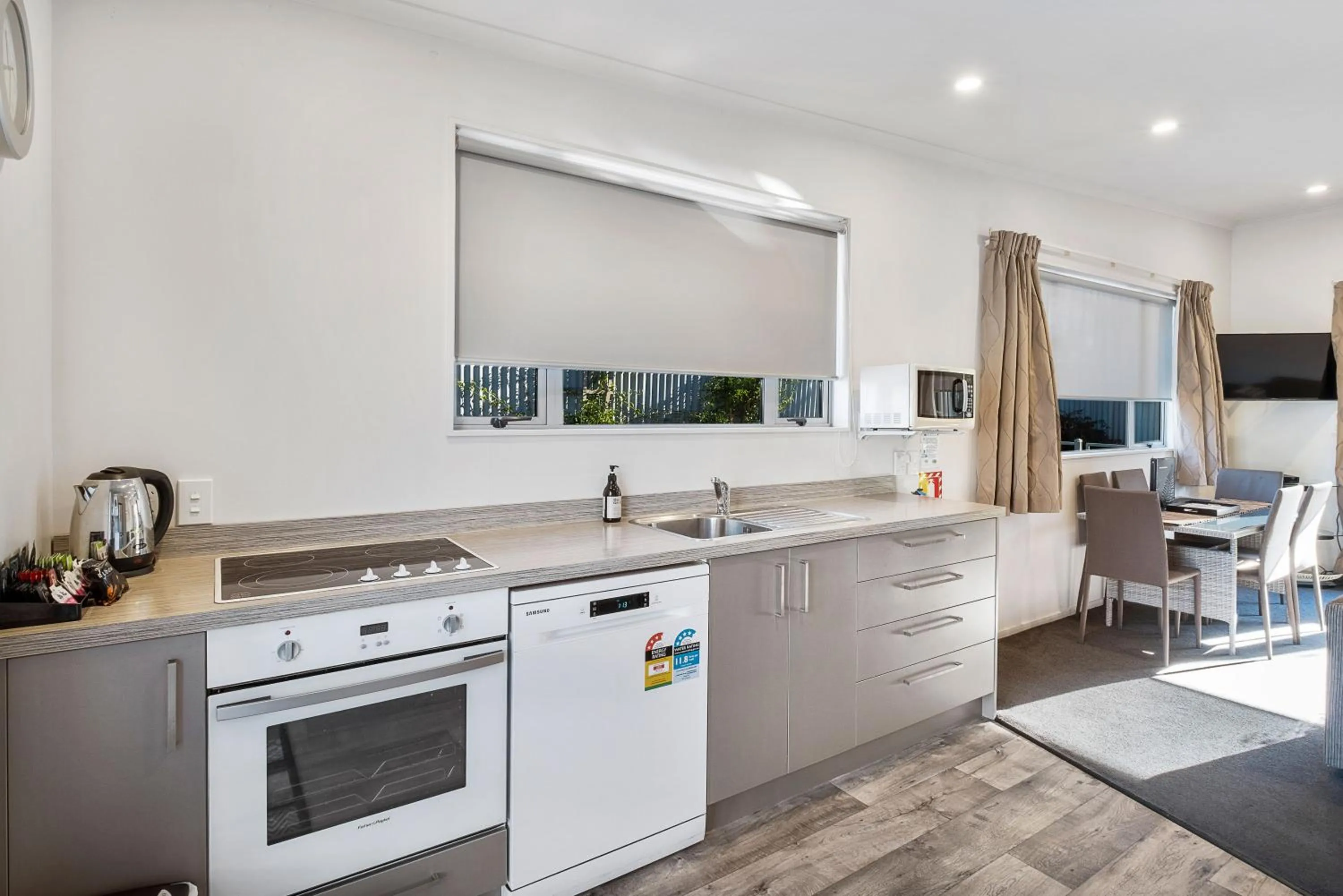 Kitchen or kitchenette in Two Tree Lodge