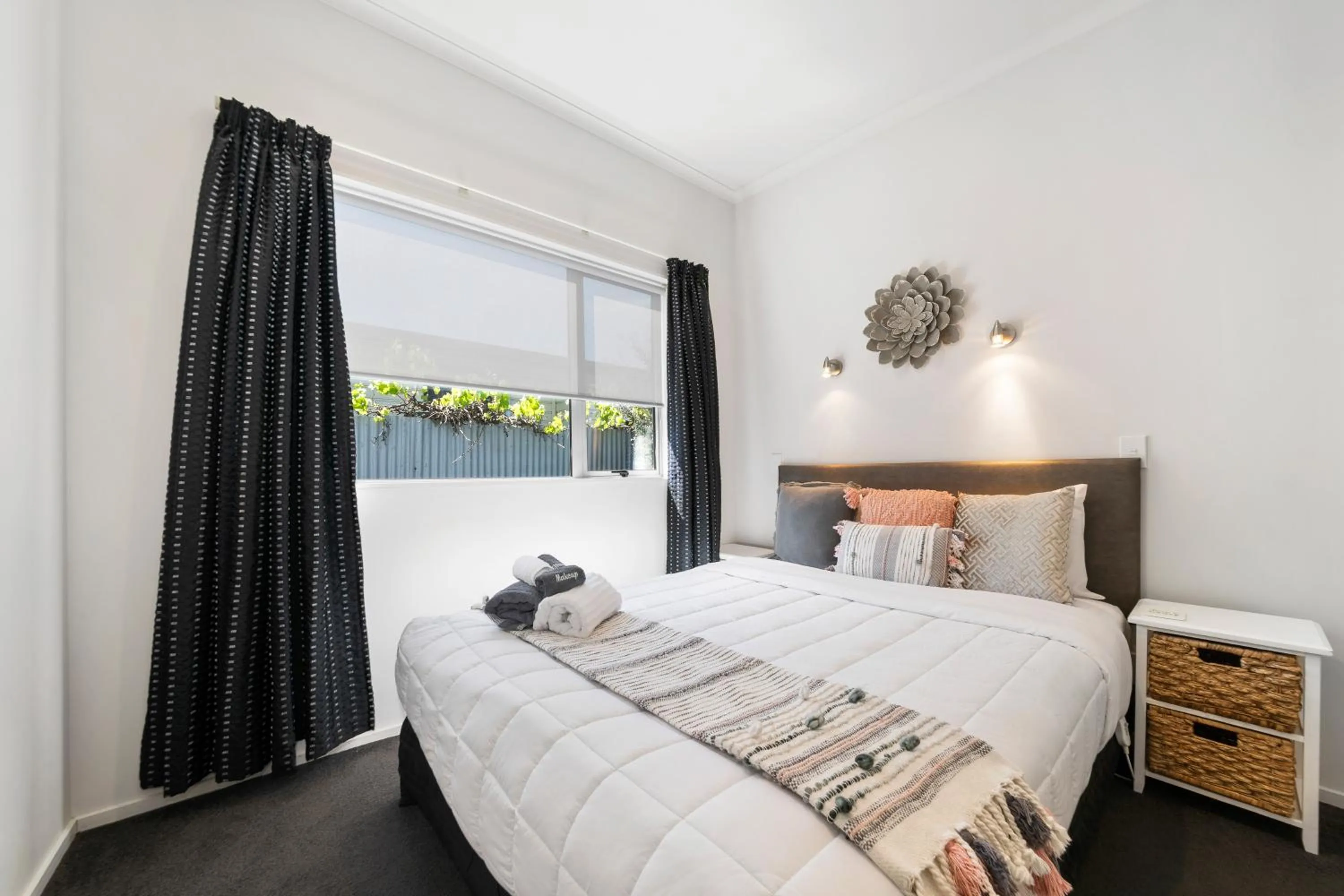 Bedroom, Bed in Two Tree Lodge