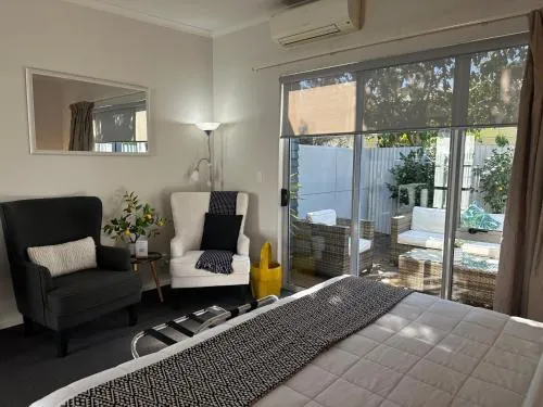 Two Tree Motel & Lodge