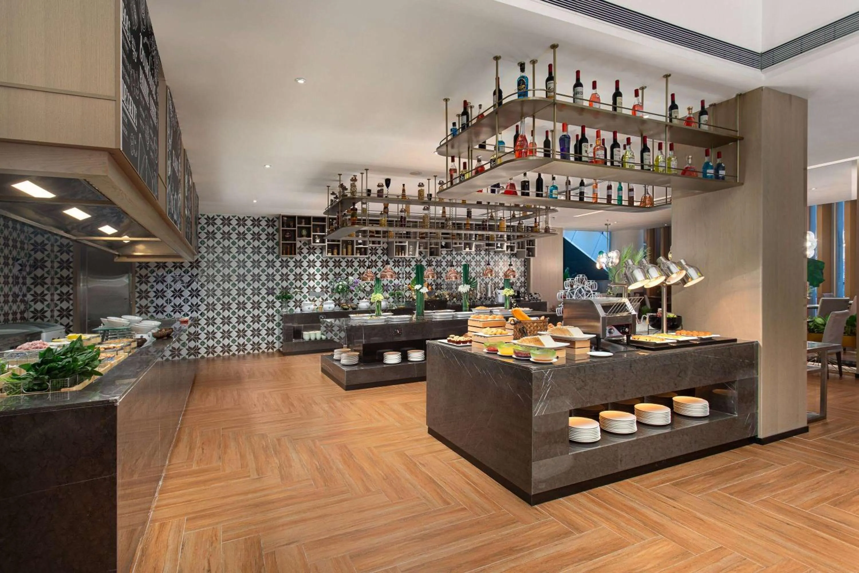 Restaurant/places to eat in Wyndham Garden Haikou Meilan