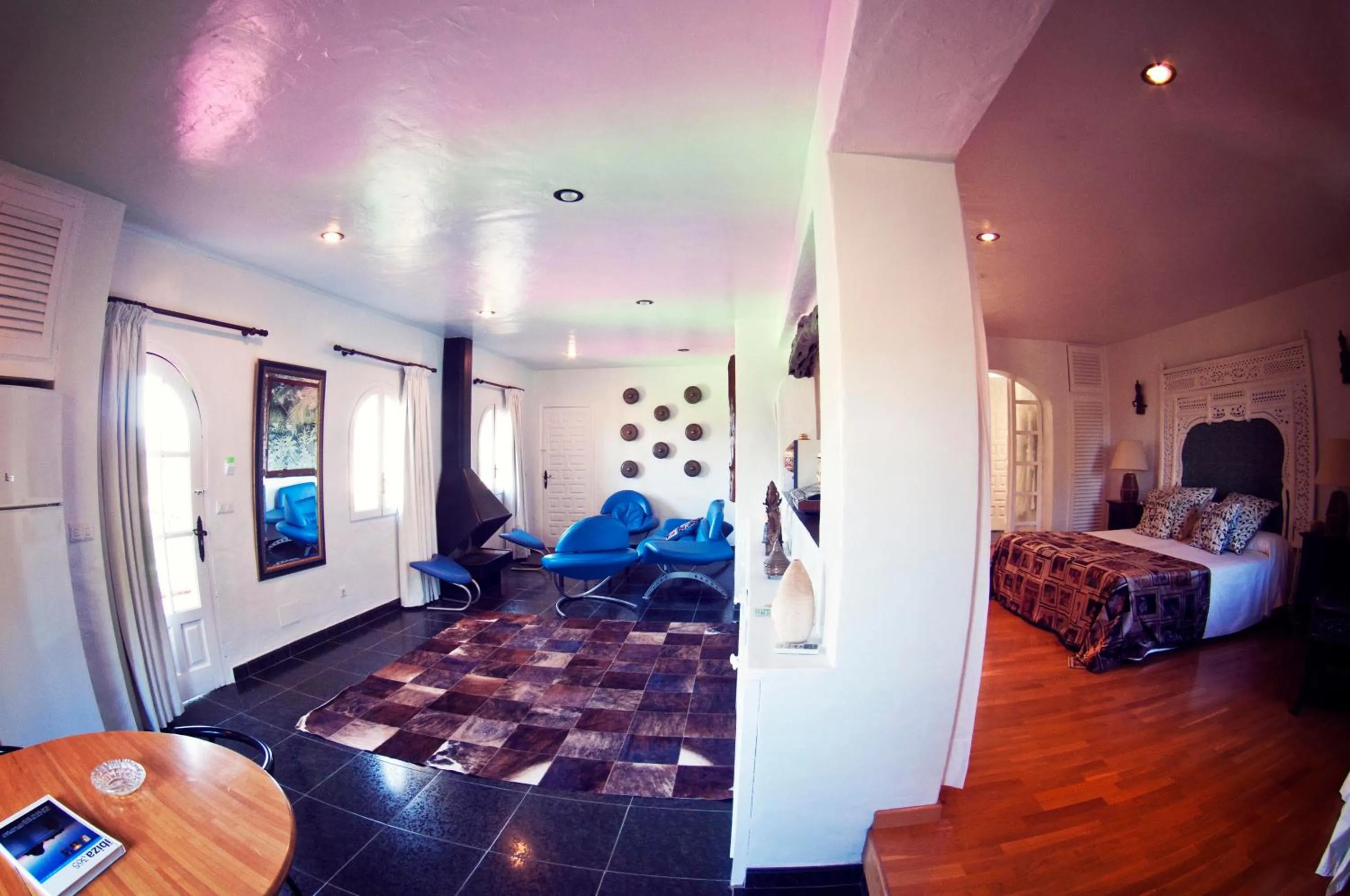 Photo of the whole room in Pikes Ibiza