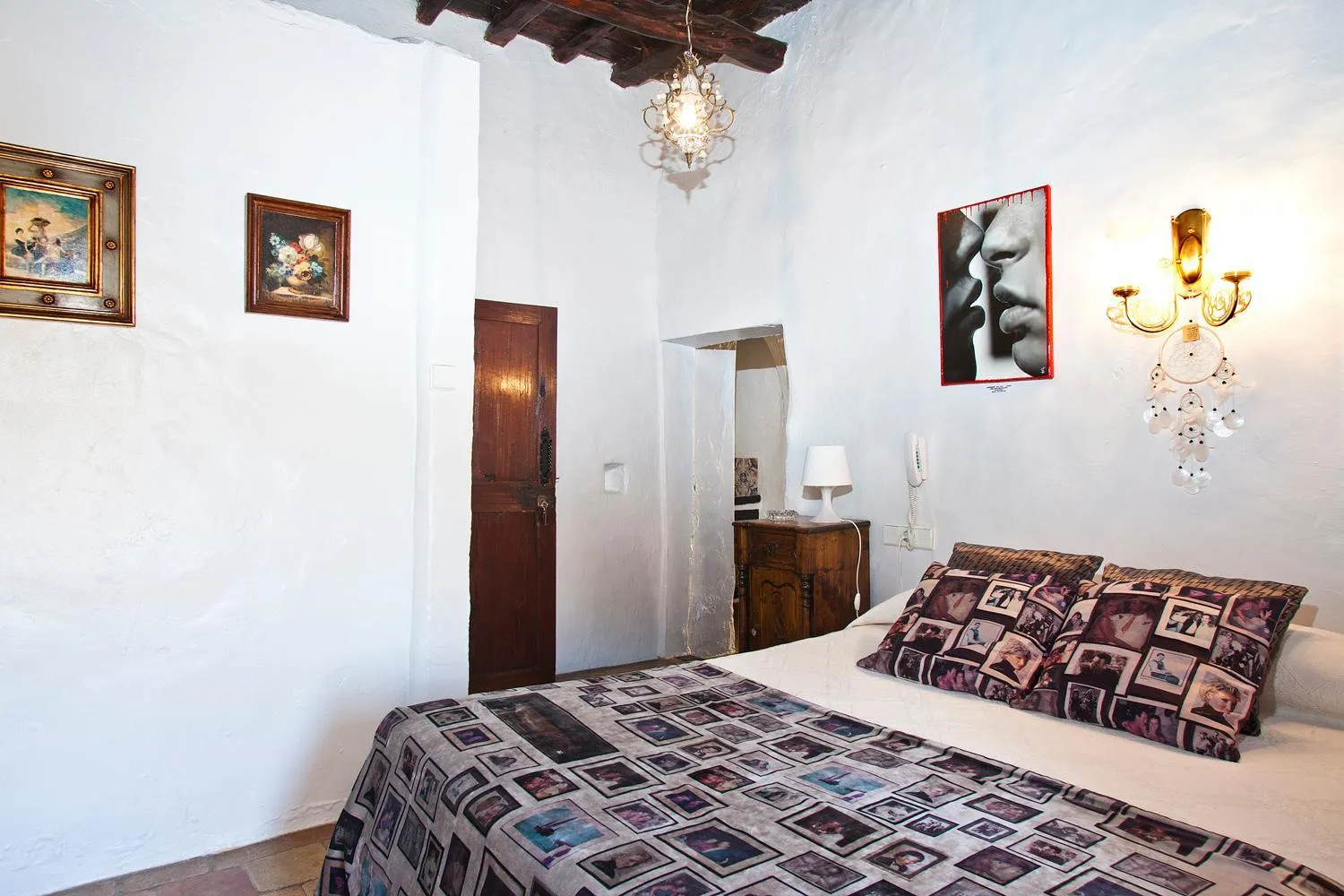 Photo of the whole room in Pikes Ibiza