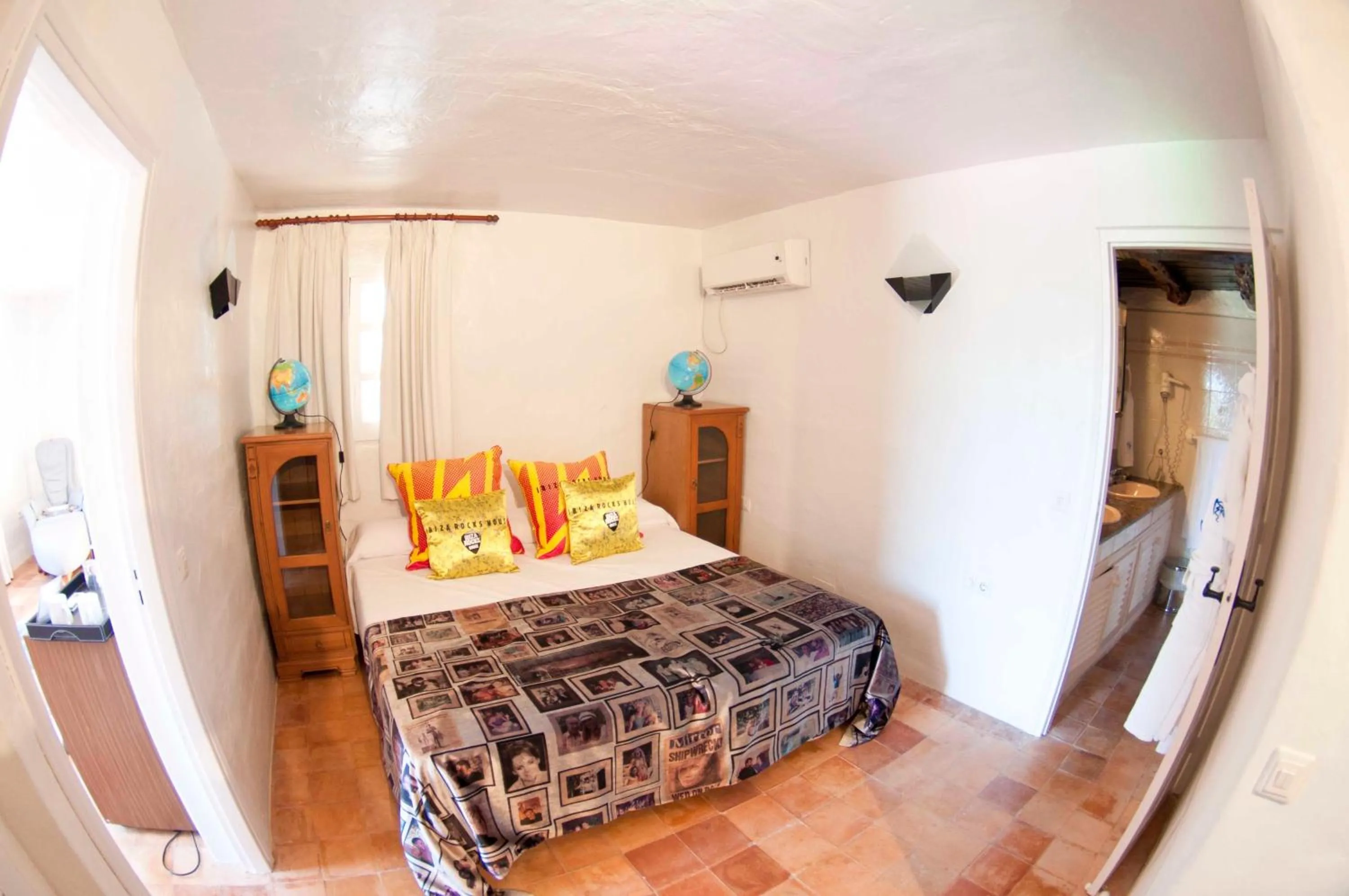 Photo of the whole room in Pikes Ibiza