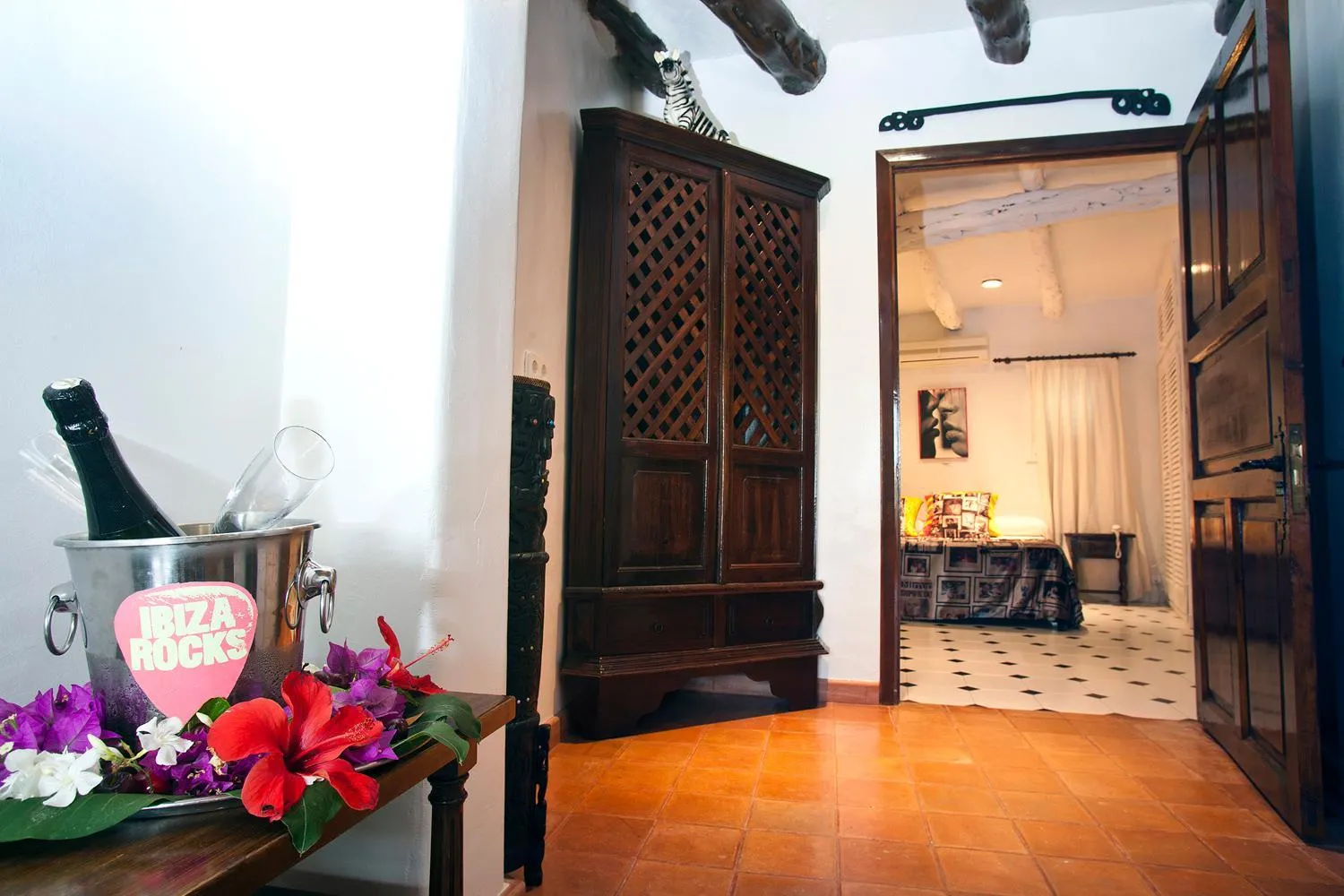 Photo of the whole room in Pikes Ibiza