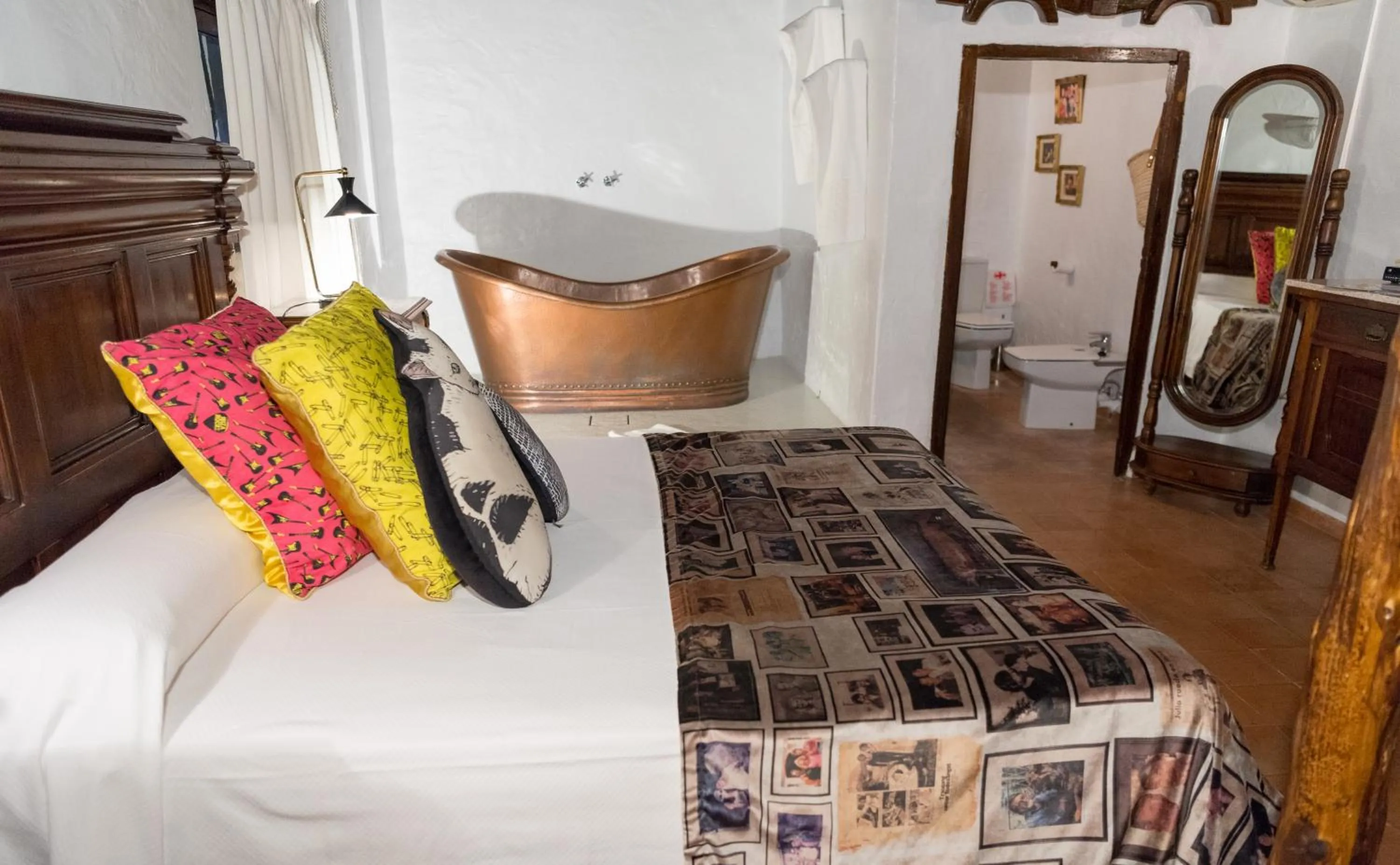 Shower in Pikes Ibiza