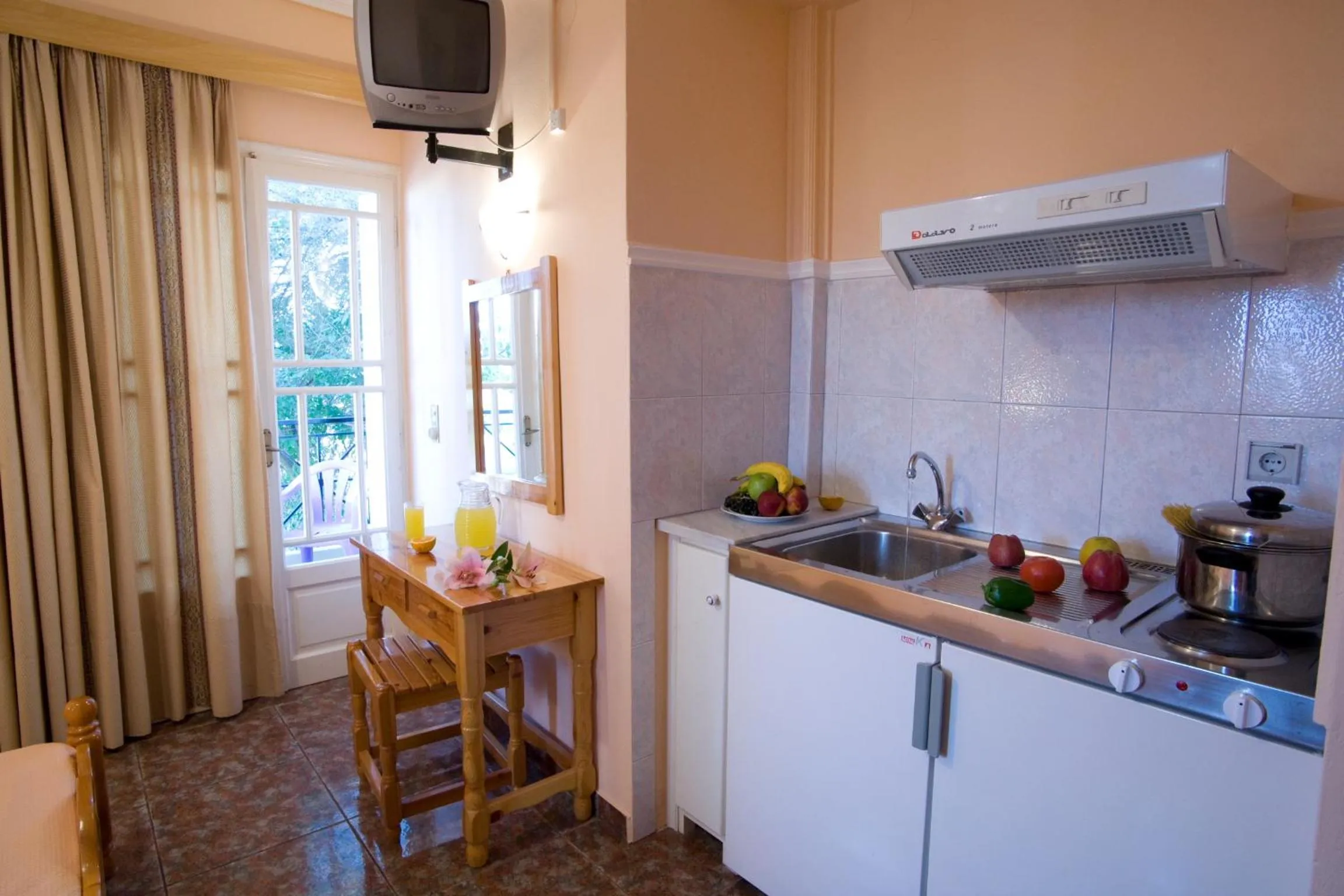 Kitchen or kitchenette in Pansion Filoxenia Apartments & Studios