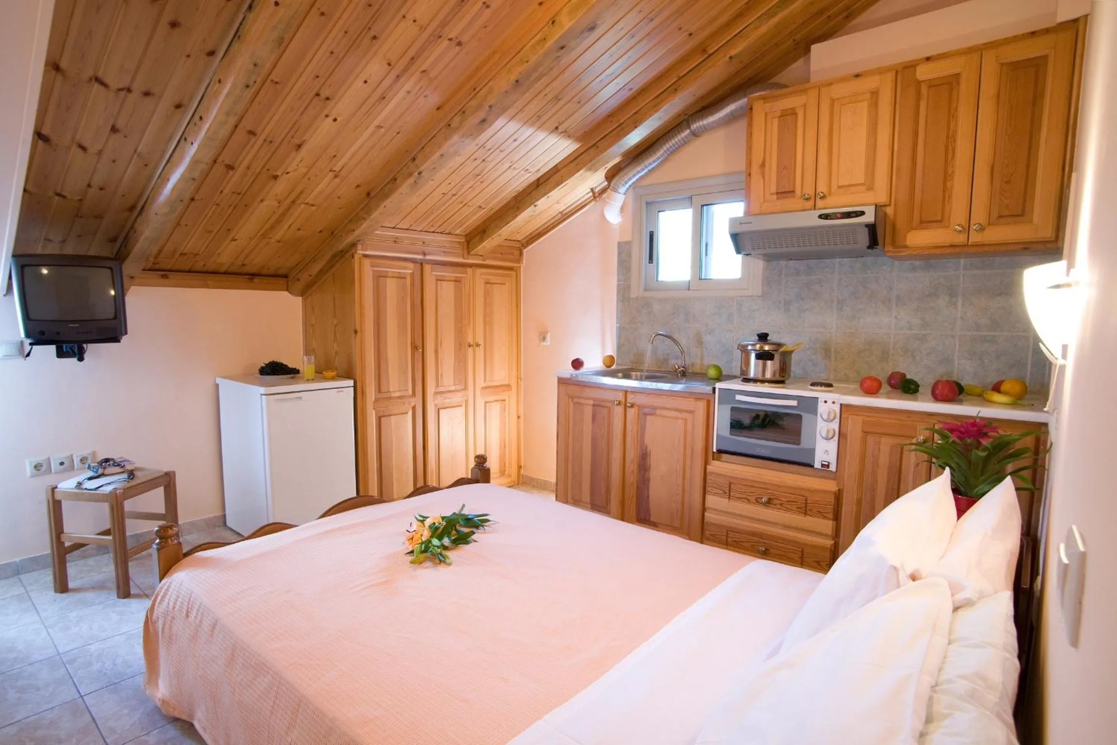 Kitchen or kitchenette, Bed in Pansion Filoxenia Apartments & Studios