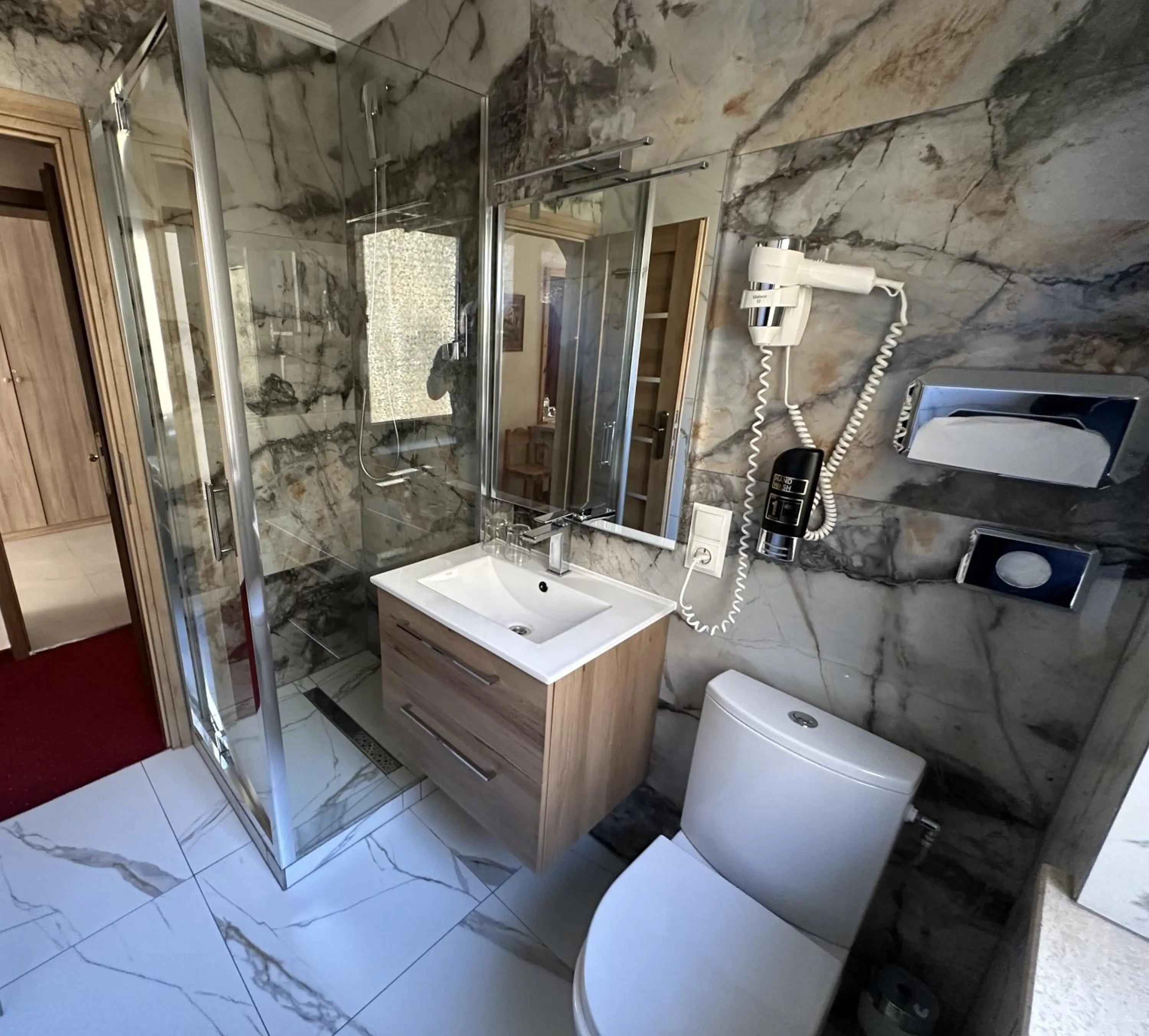 Bathroom in Hotel Gundl Alm