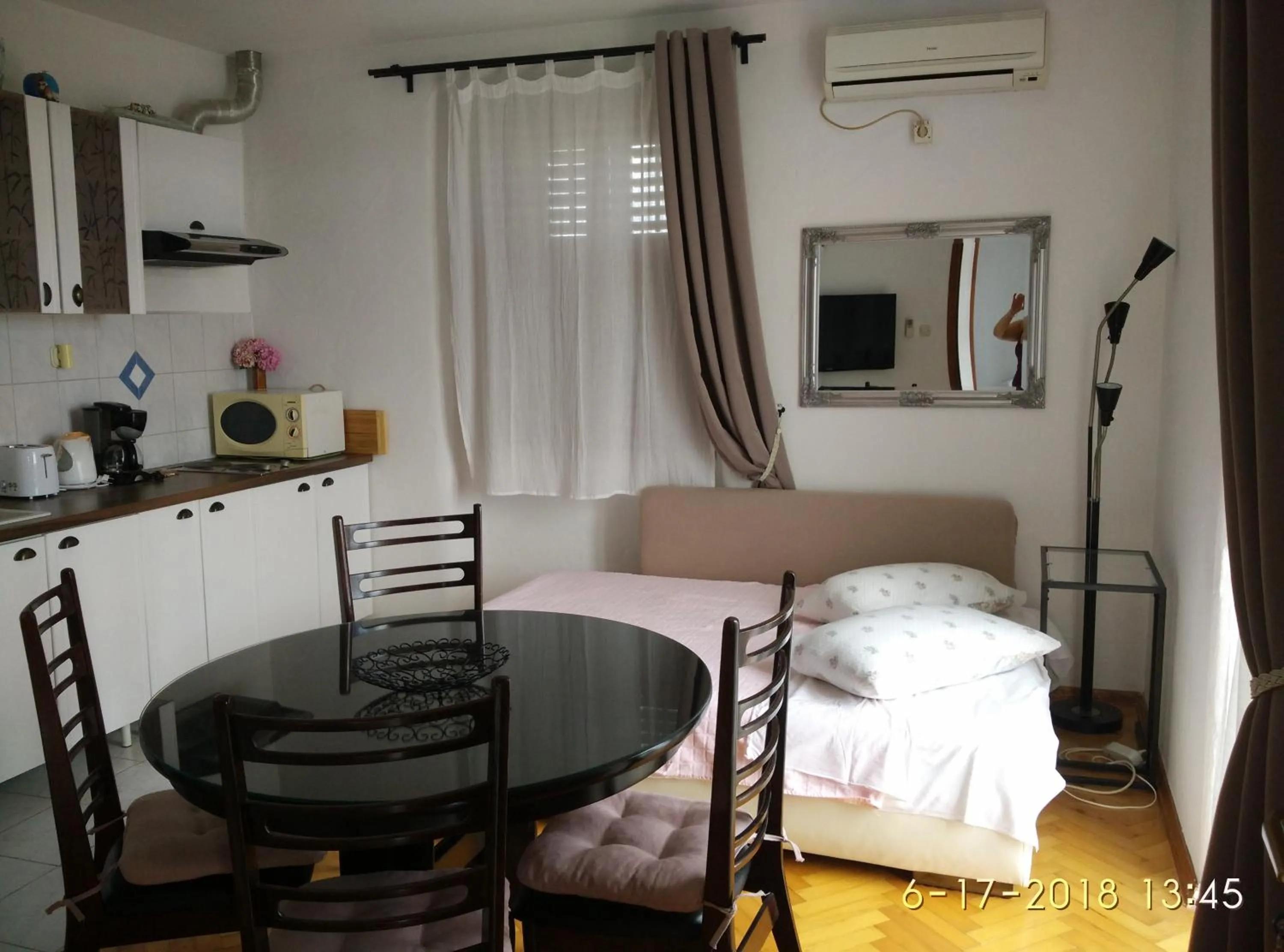 Living room, Bed in Apartments Gina