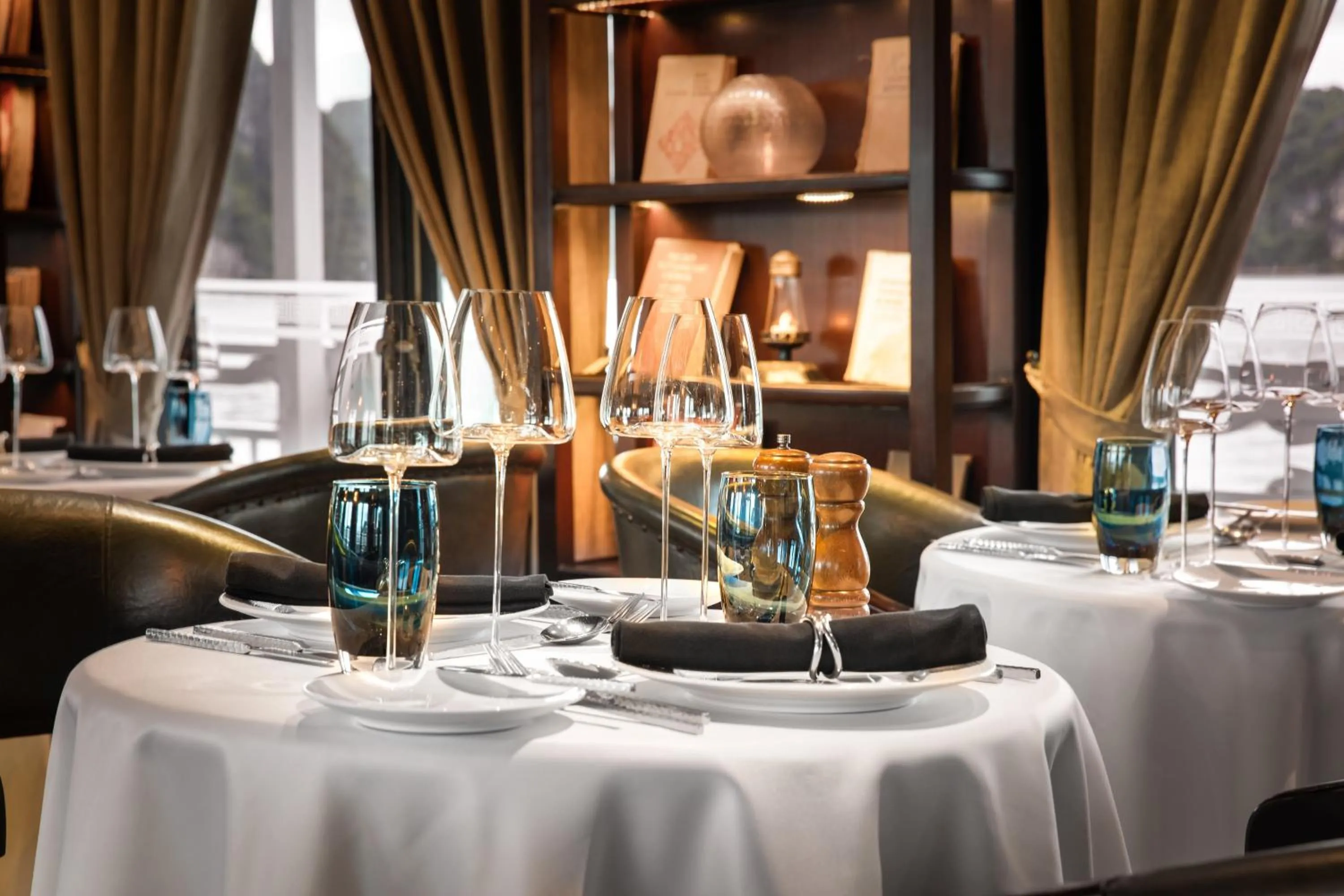 Restaurant/places to eat in Paradise Sails Cruise