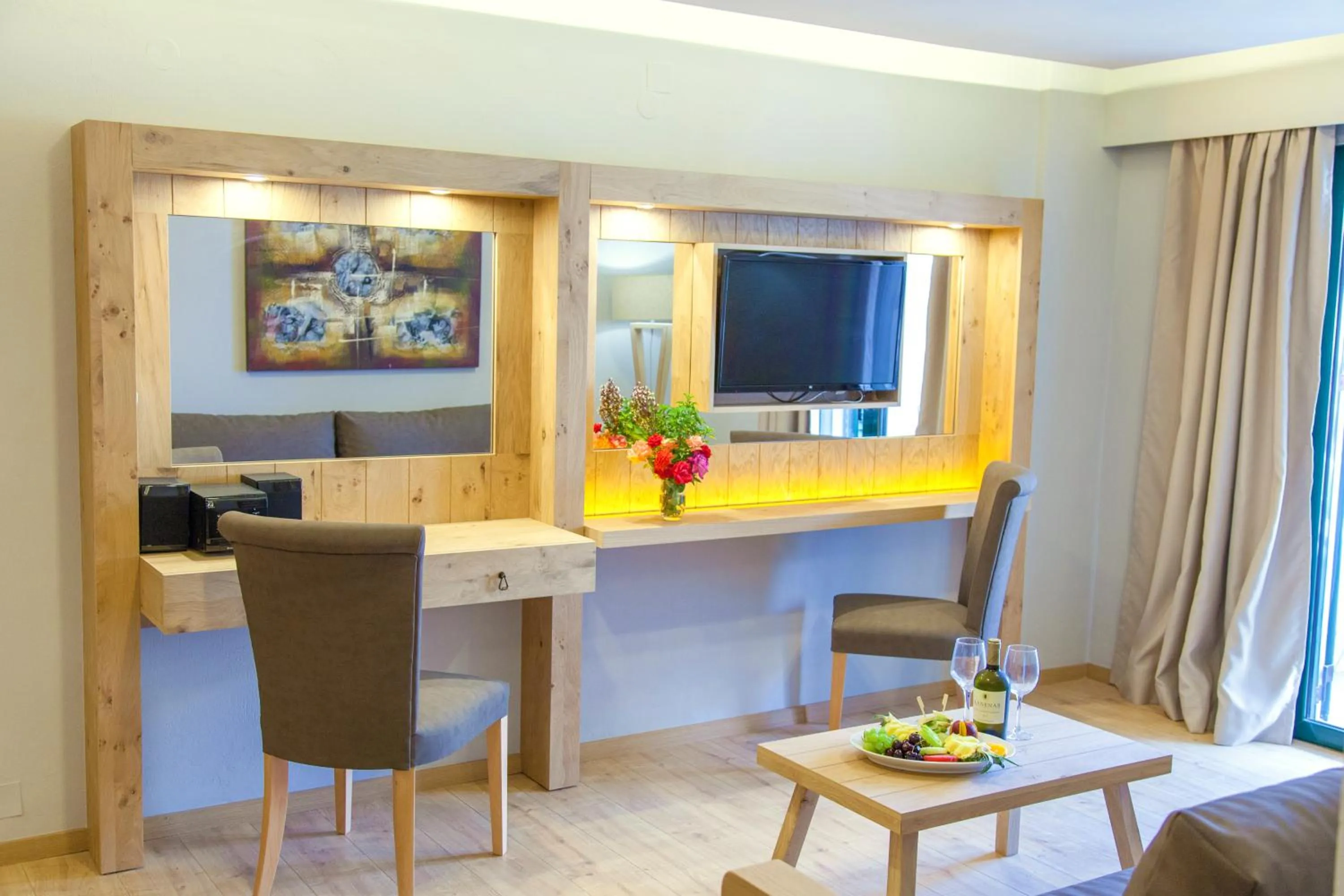 Day in Elmi Beach Hotel & Suites