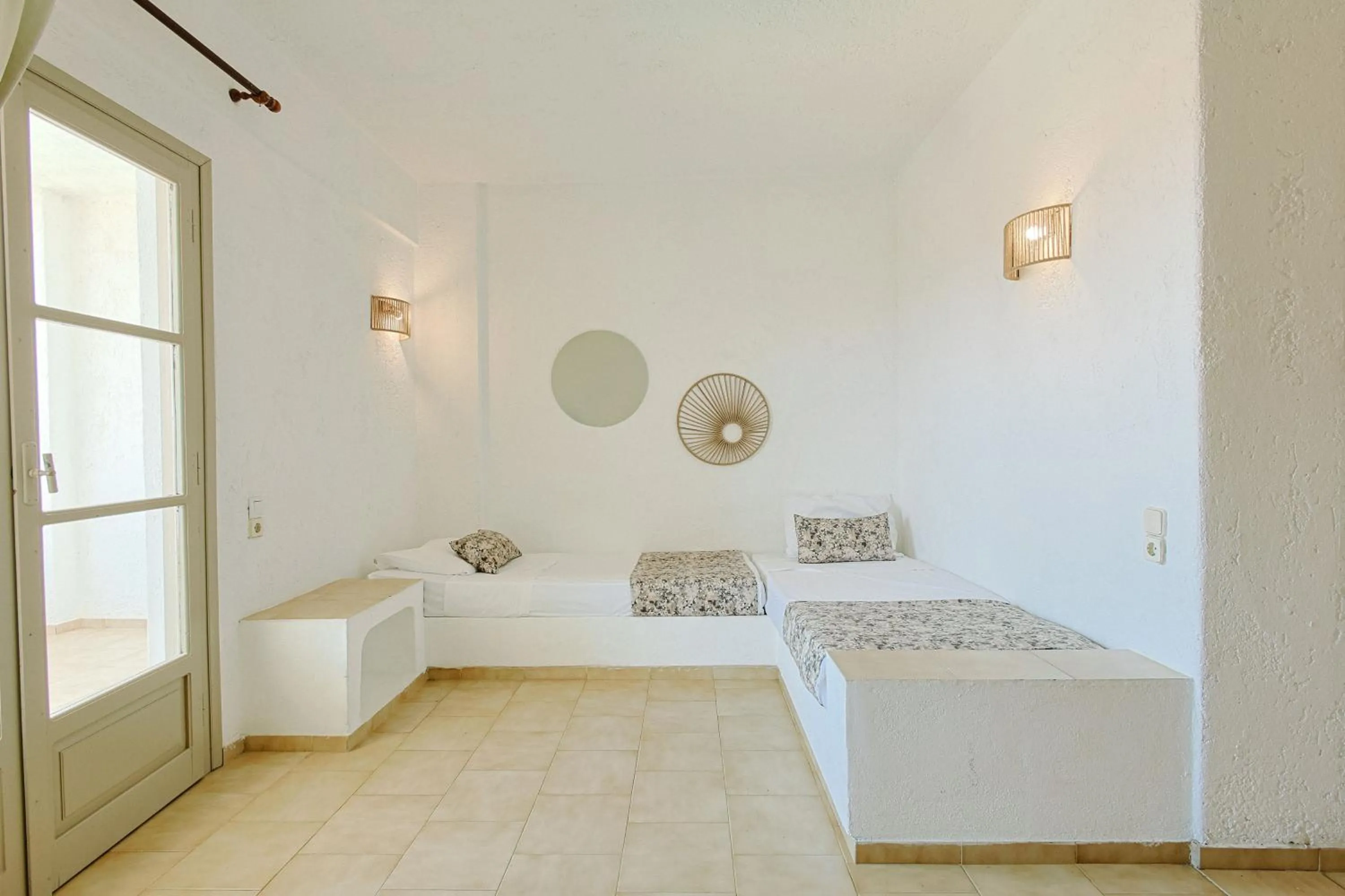 Photo of the whole room, Bed in Elmi Beach Hotel & Suites