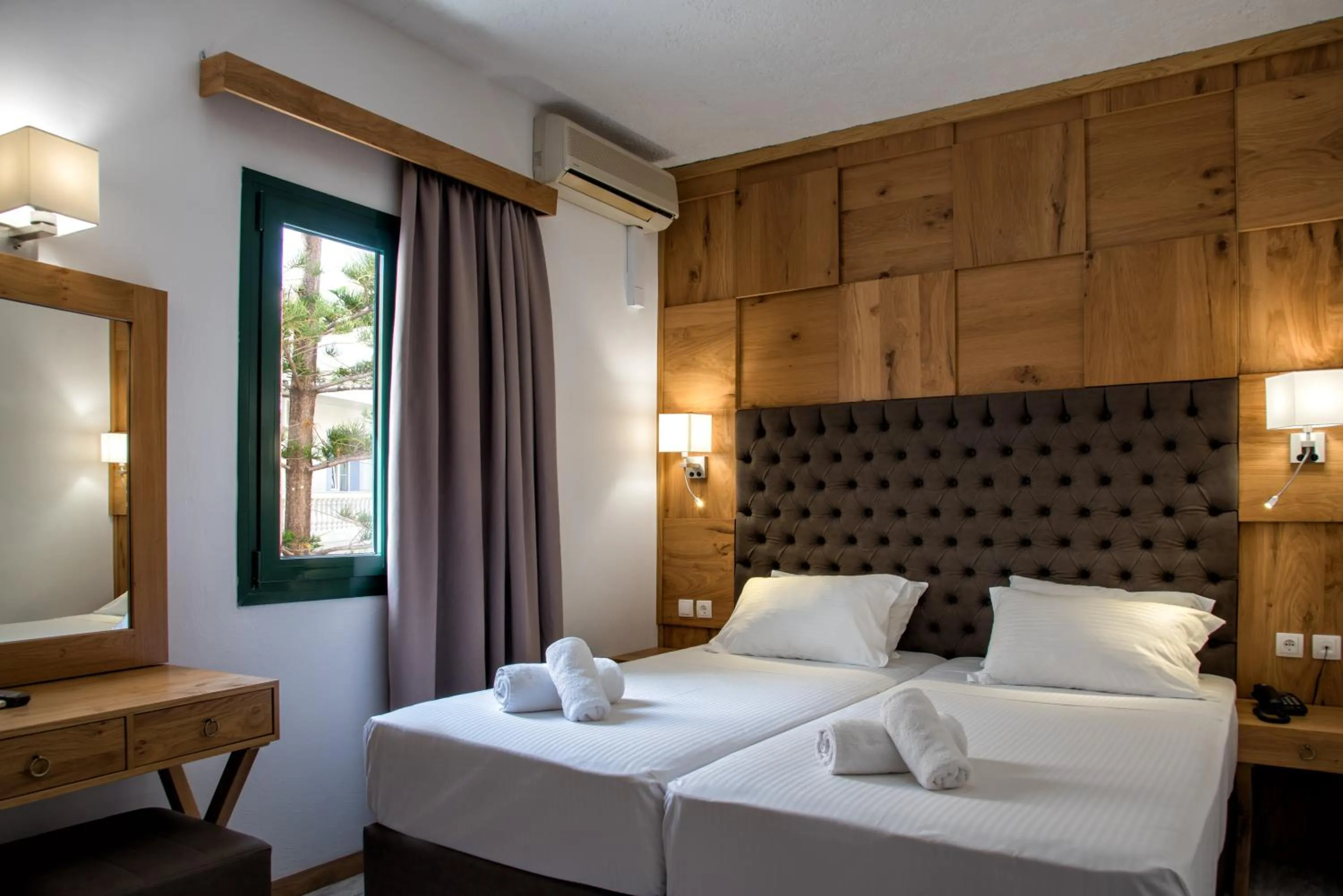 Bed in Elmi Beach Hotel & Suites