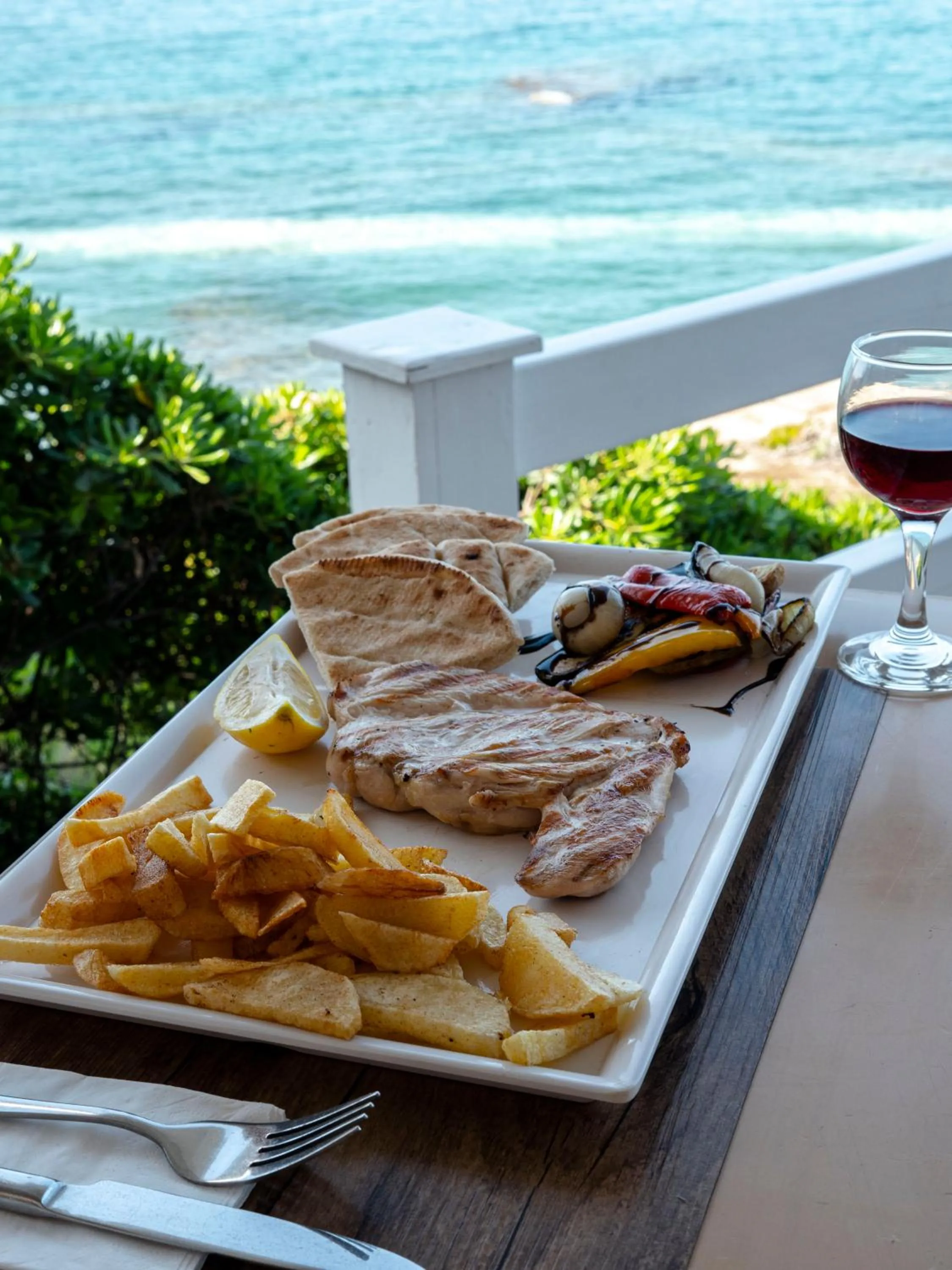 Elmi Beach Hotel & Suites