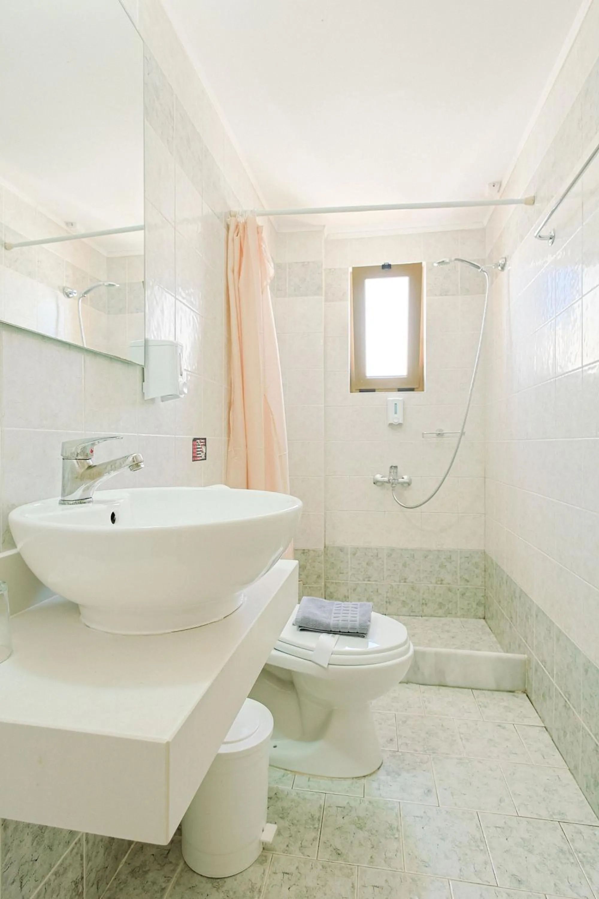 Bathroom in Elmi Beach Hotel & Suites