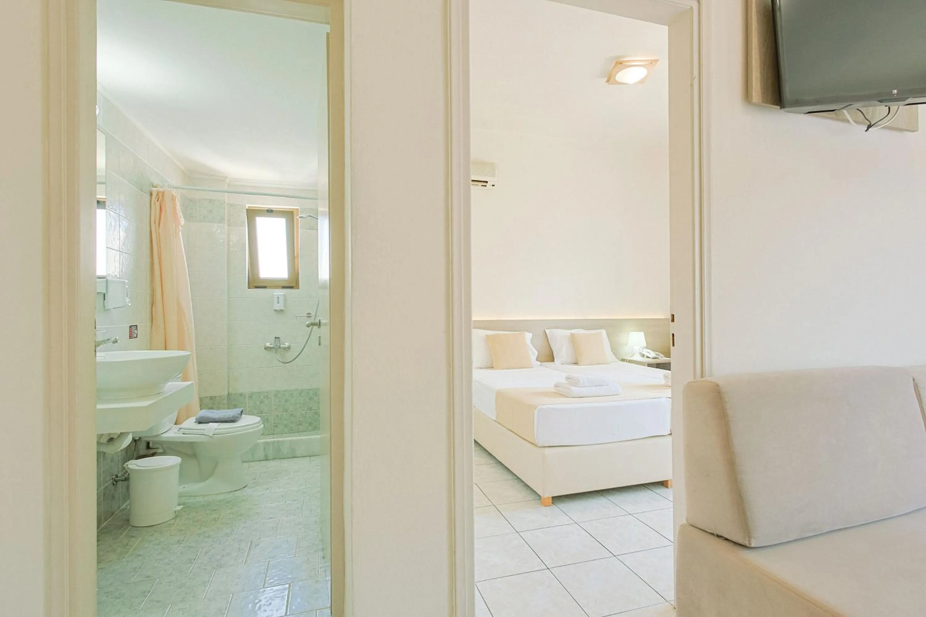 Photo of the whole room, Bed in Elmi Beach Hotel & Suites