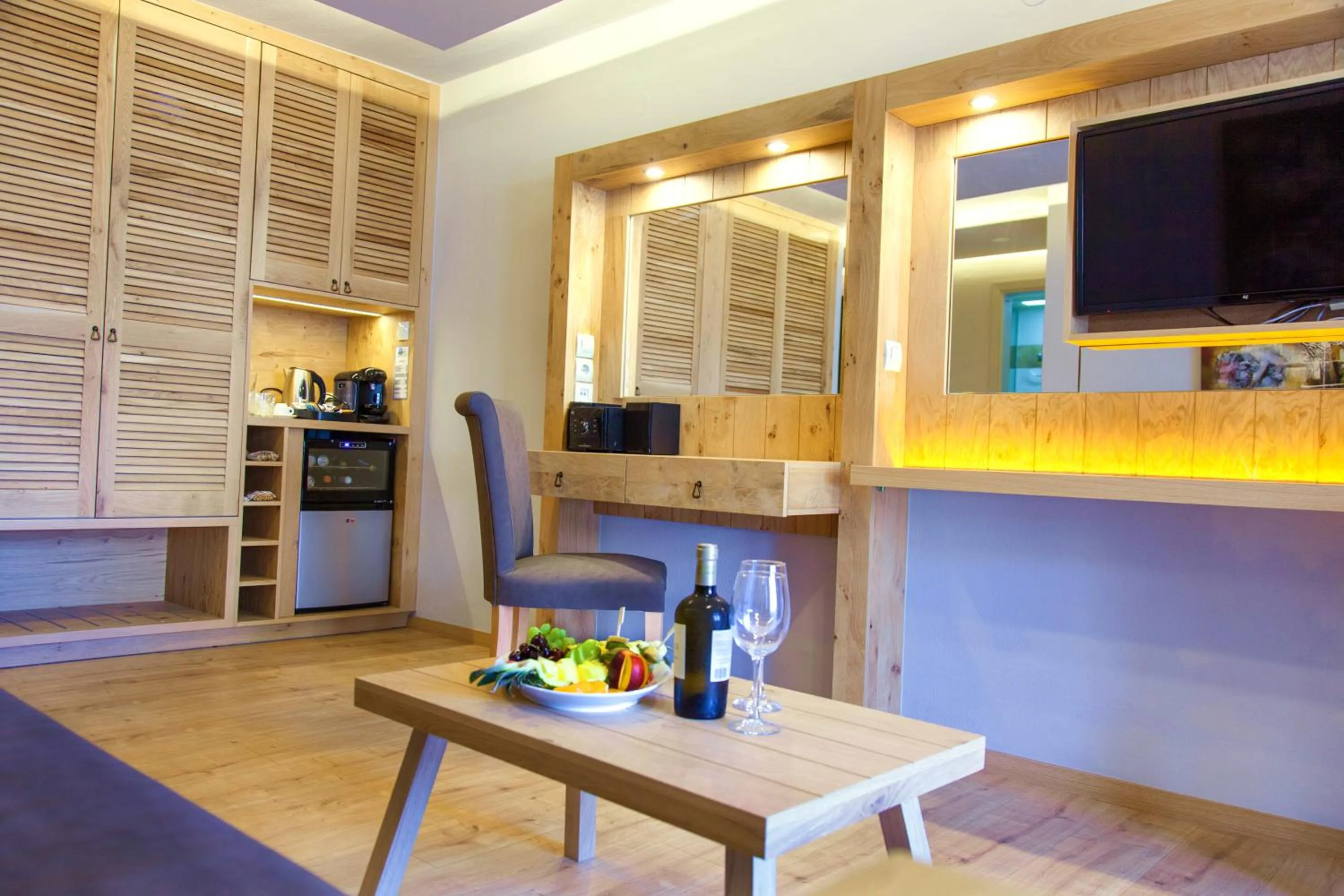 Day in Elmi Beach Hotel & Suites