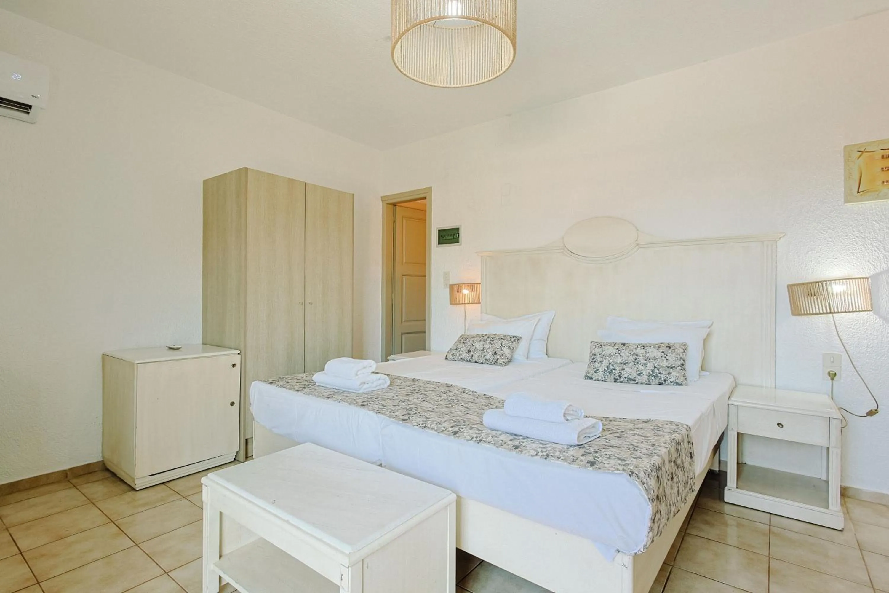 Photo of the whole room, Bed in Elmi Beach Hotel & Suites