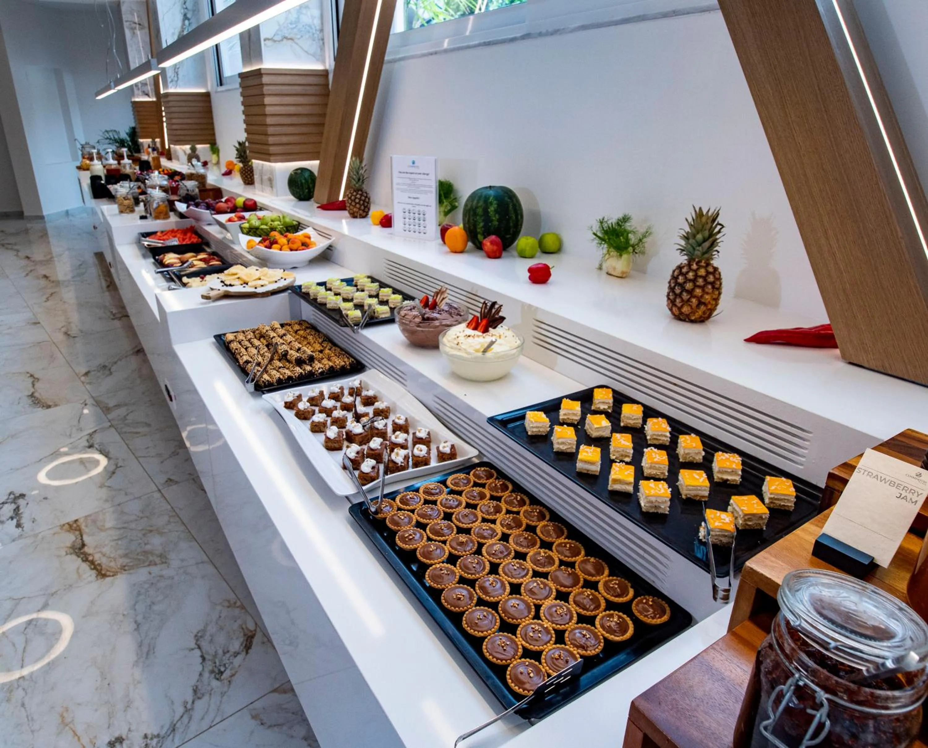 Food and drinks in Elmi Beach Hotel & Suites