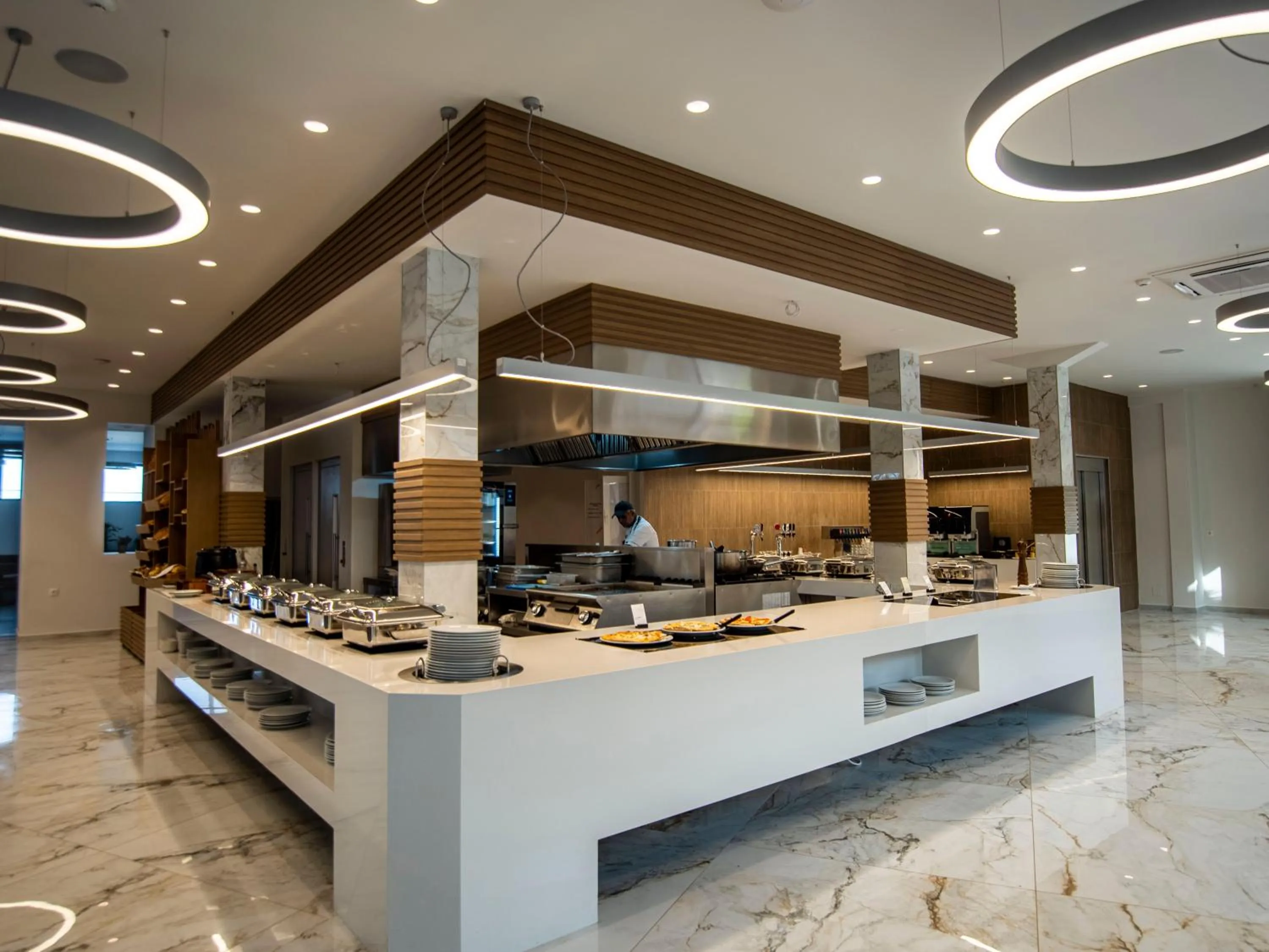 Restaurant/places to eat in Elmi Beach Hotel & Suites