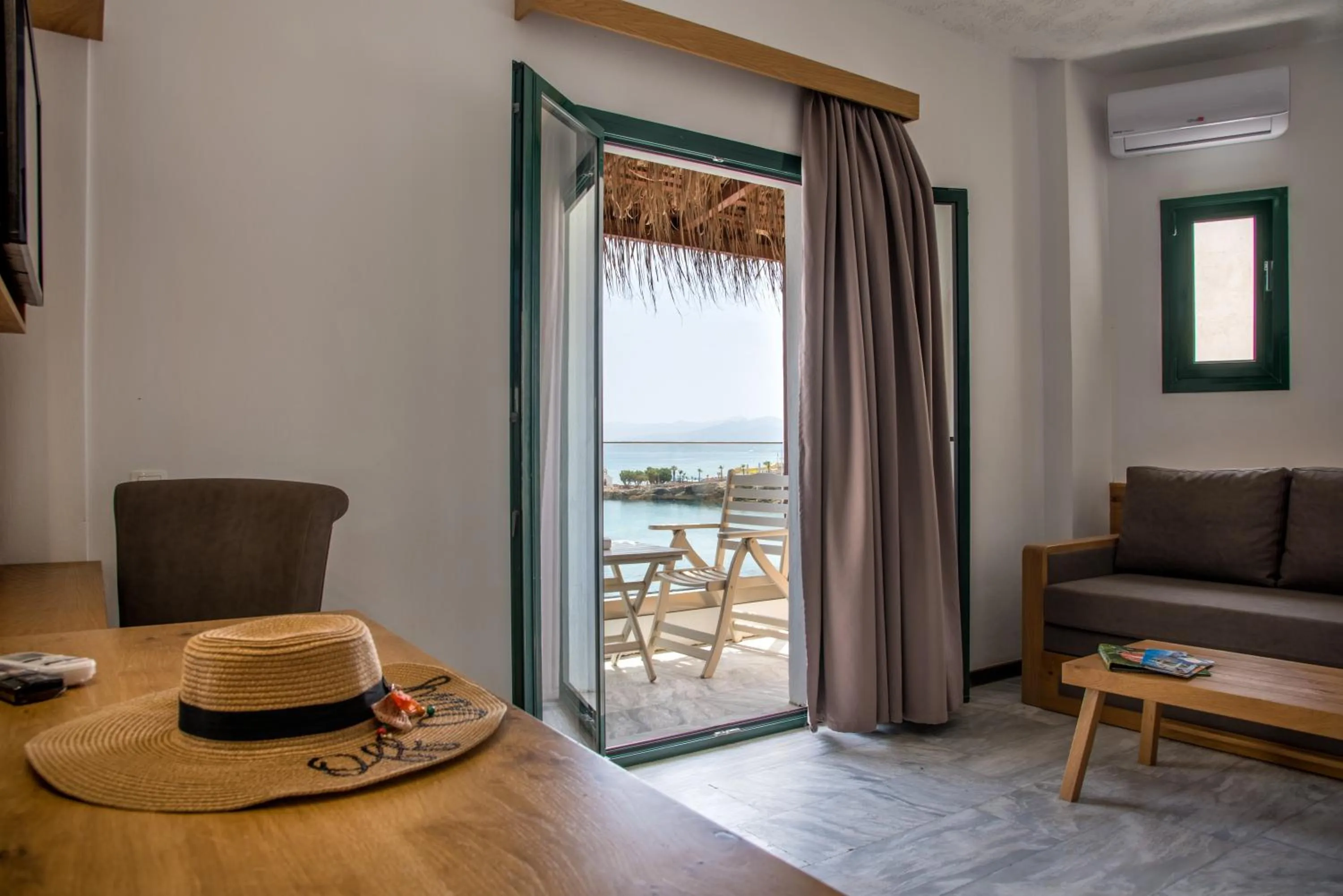 Elmi Beach Hotel & Suites