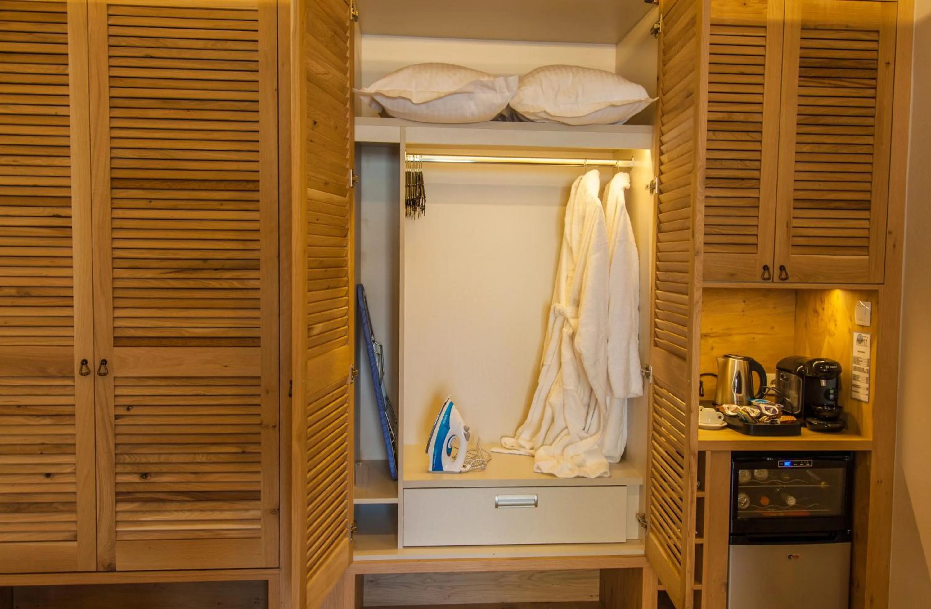 Day in Elmi Beach Hotel & Suites