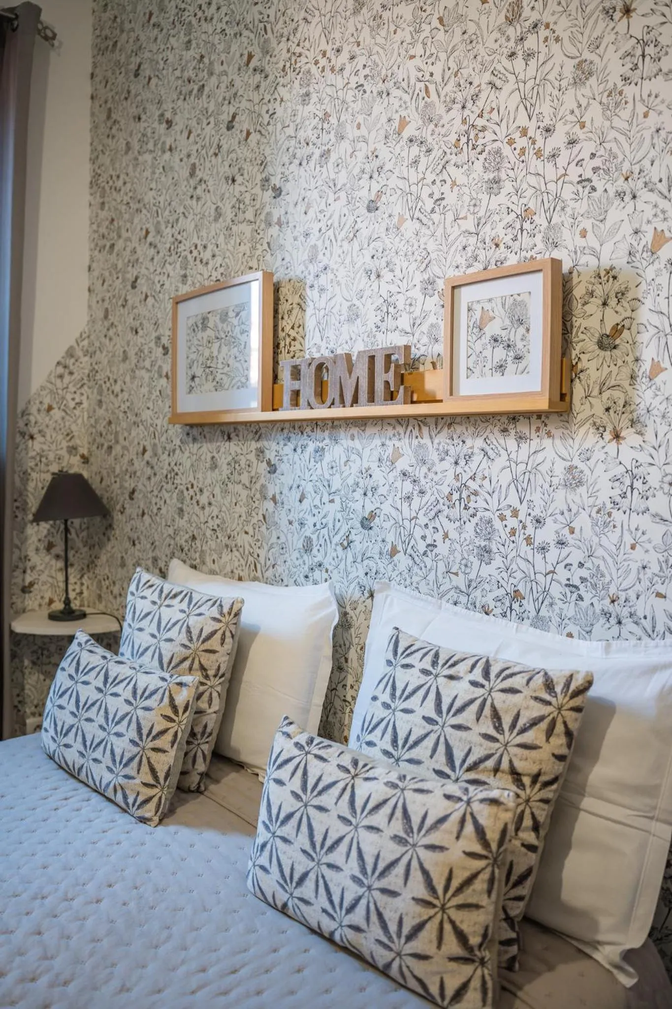 Bed in Hôtel Restaurant La Caravelle