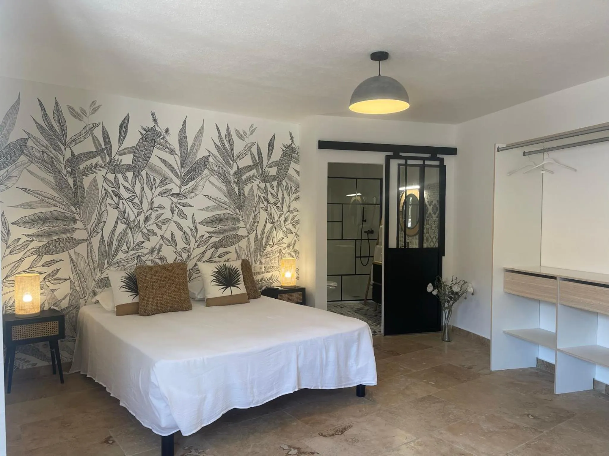 Bed in Hôtel Restaurant La Caravelle