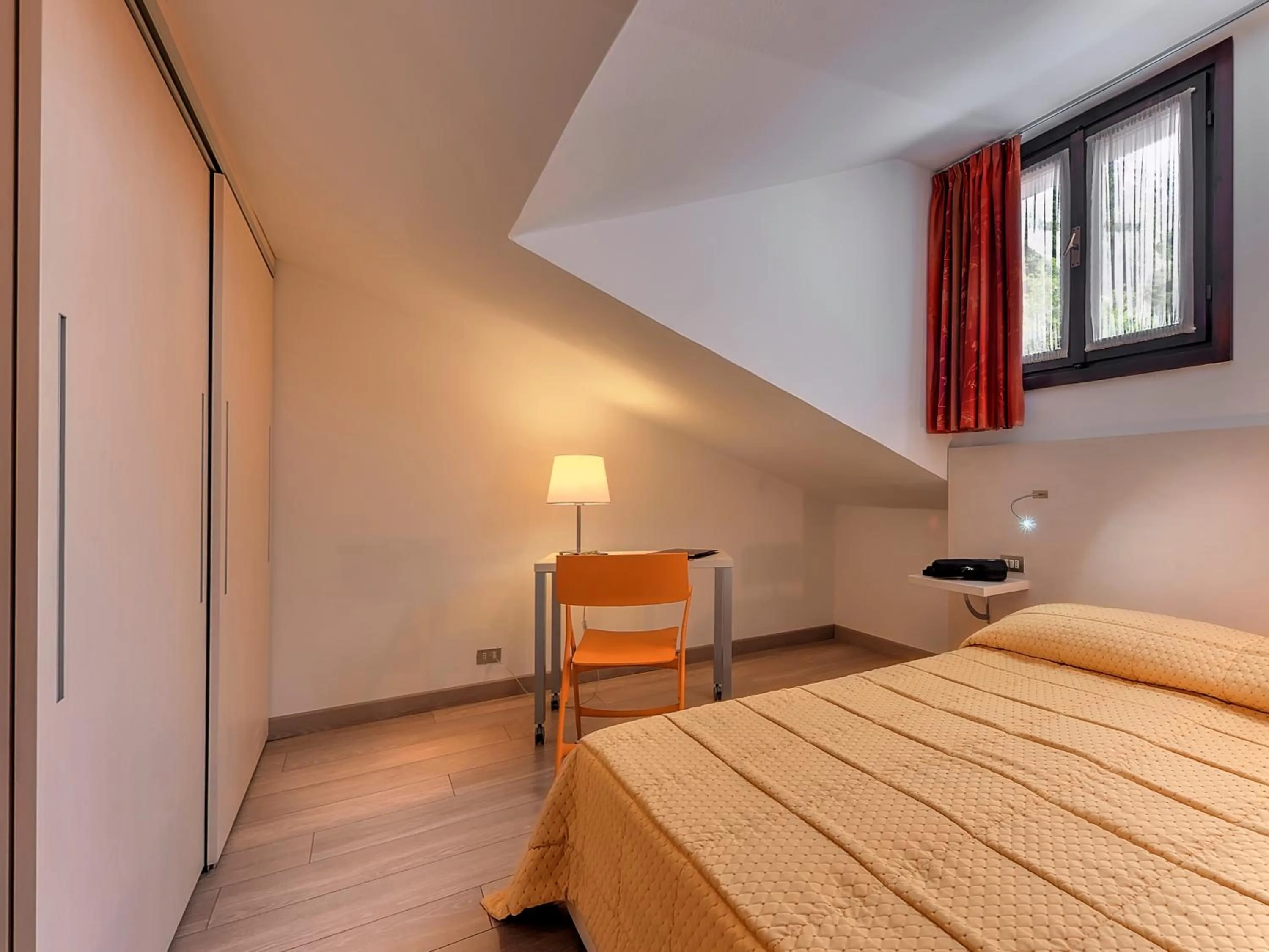 Photo of the whole room, Bed in Hotel Alaska