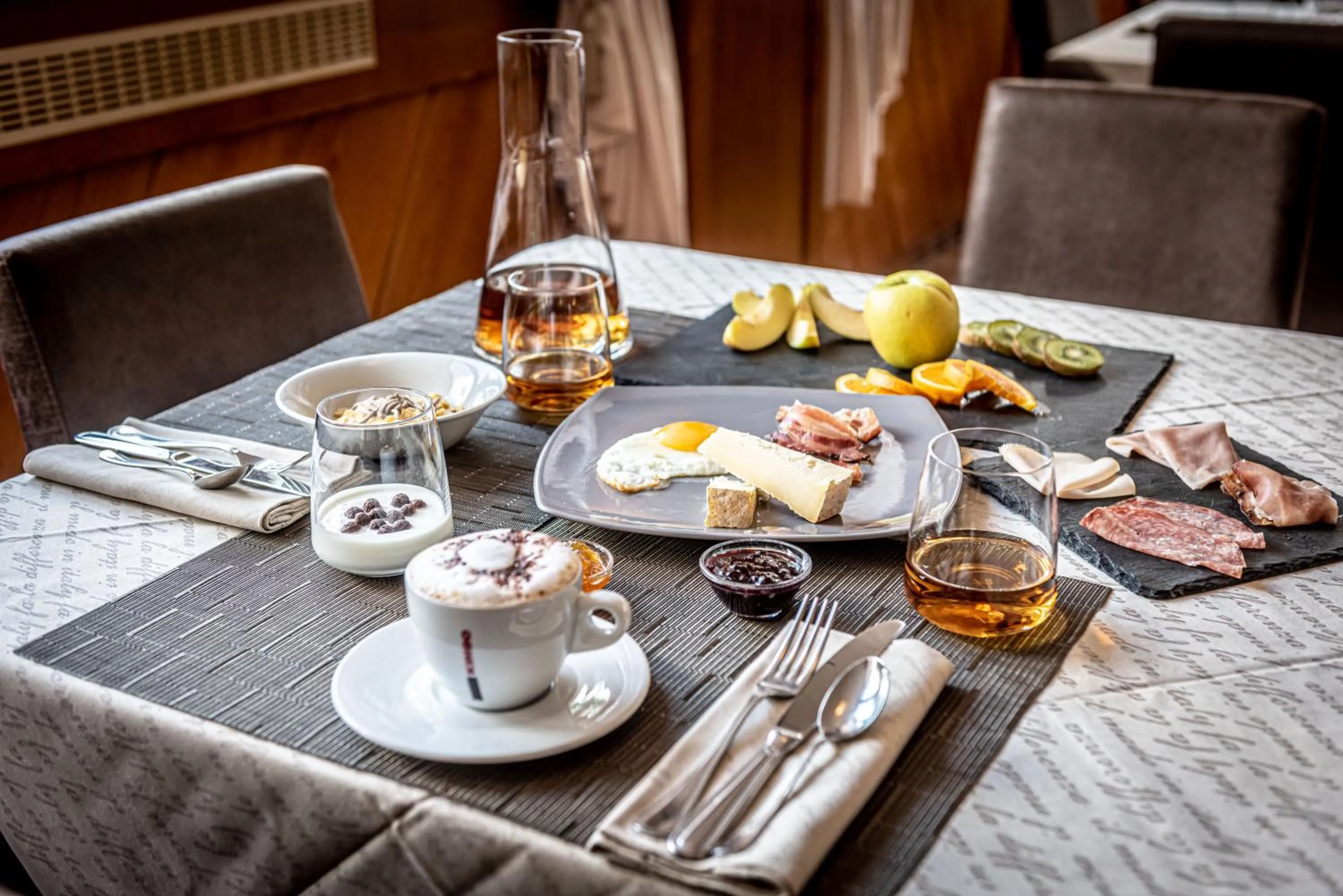 Breakfast in Hotel Alaska